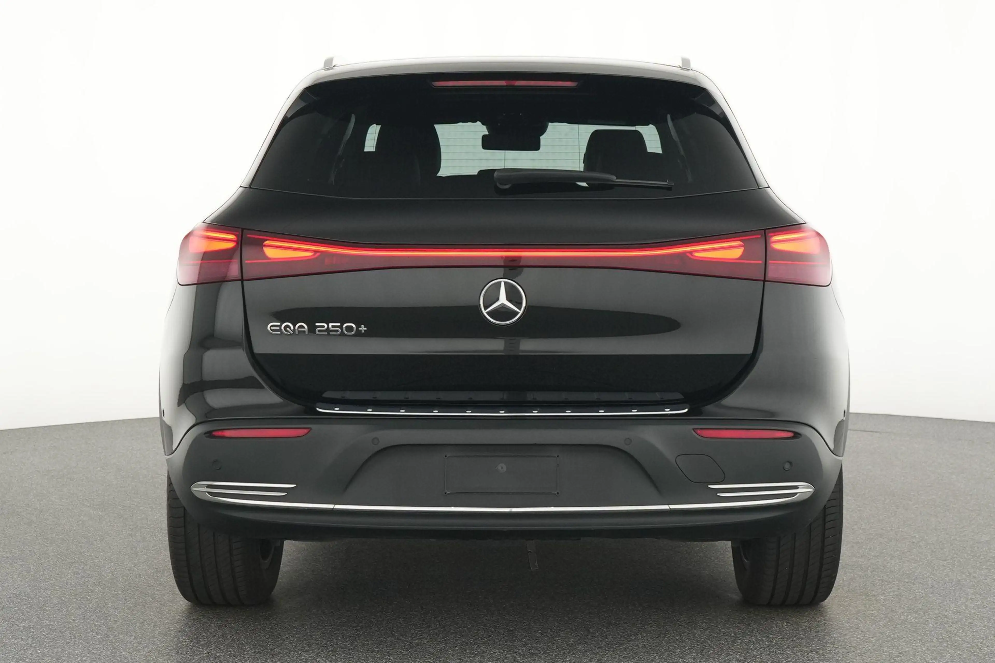 Mercedes-Benz EQA 250 250+ Luxury Line — photo 7