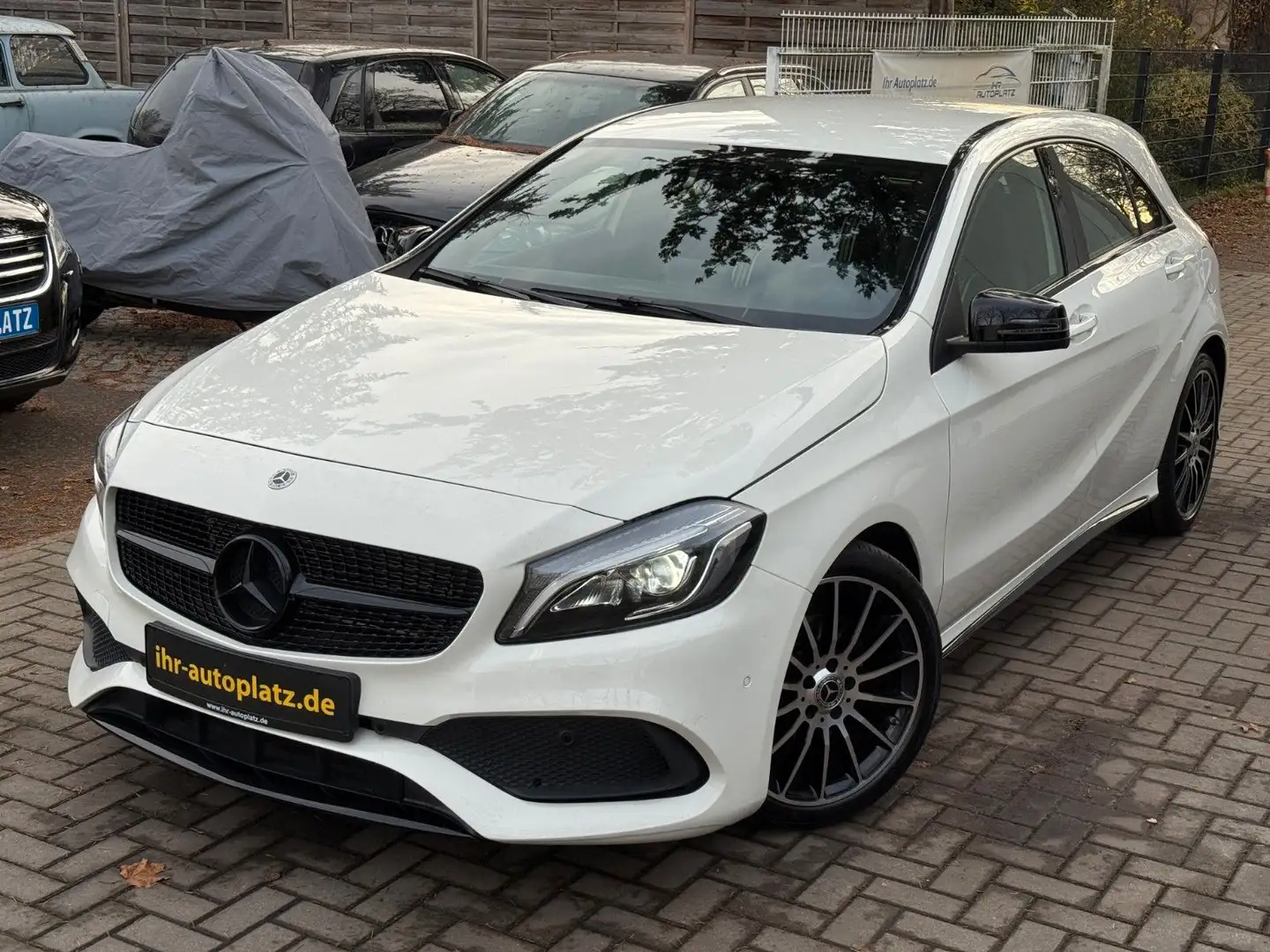 Mercedes-Benz A 200 AMG Line Navi, LED Blanc - 1