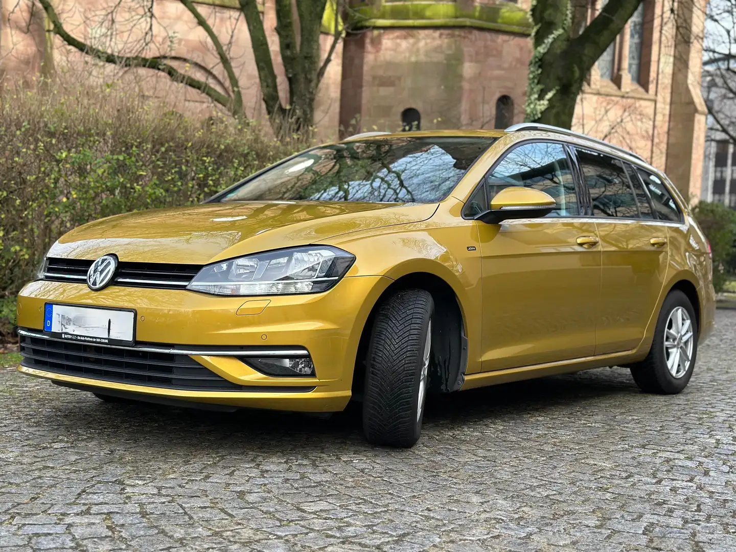 Volkswagen Golf Variant Golf Variant 1.0 TSI Join Yellow - 1