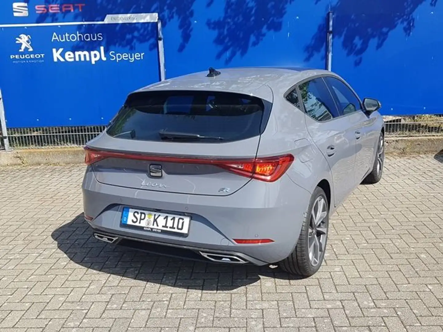SEAT Leon 1.5 eTSI ACT OPF DSG FR Gris - 2