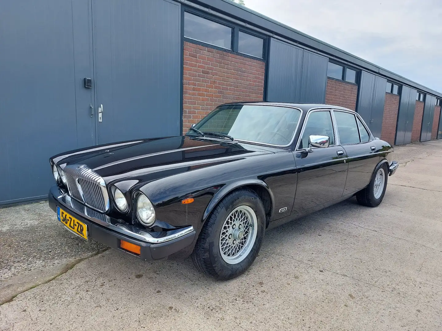 Jaguar XJ12 5.3 V12 Brown - 1