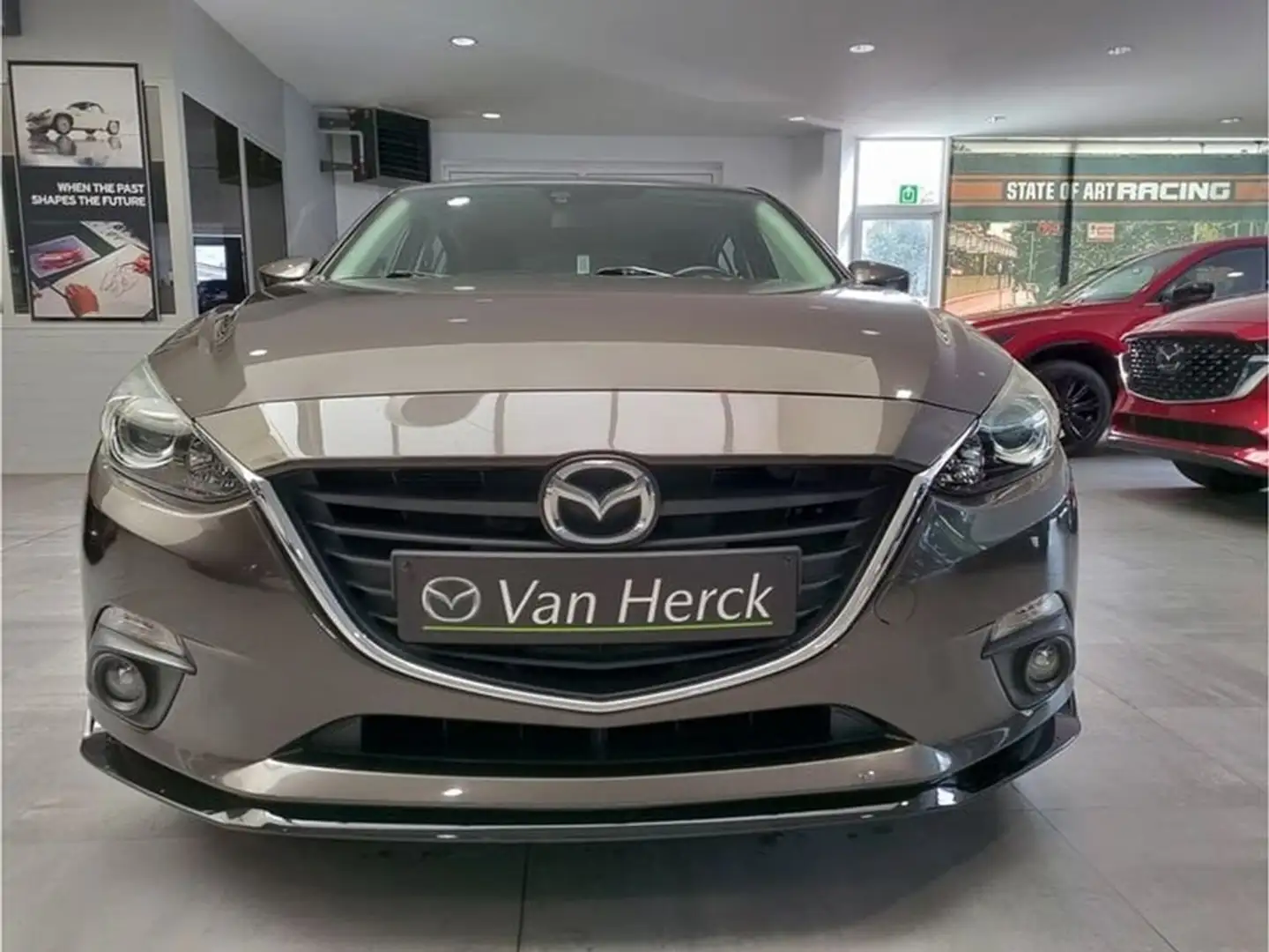 Mazda 3 2.0 SKYACTIV G 120pk * SKYDRIVE * Hnědá - 2