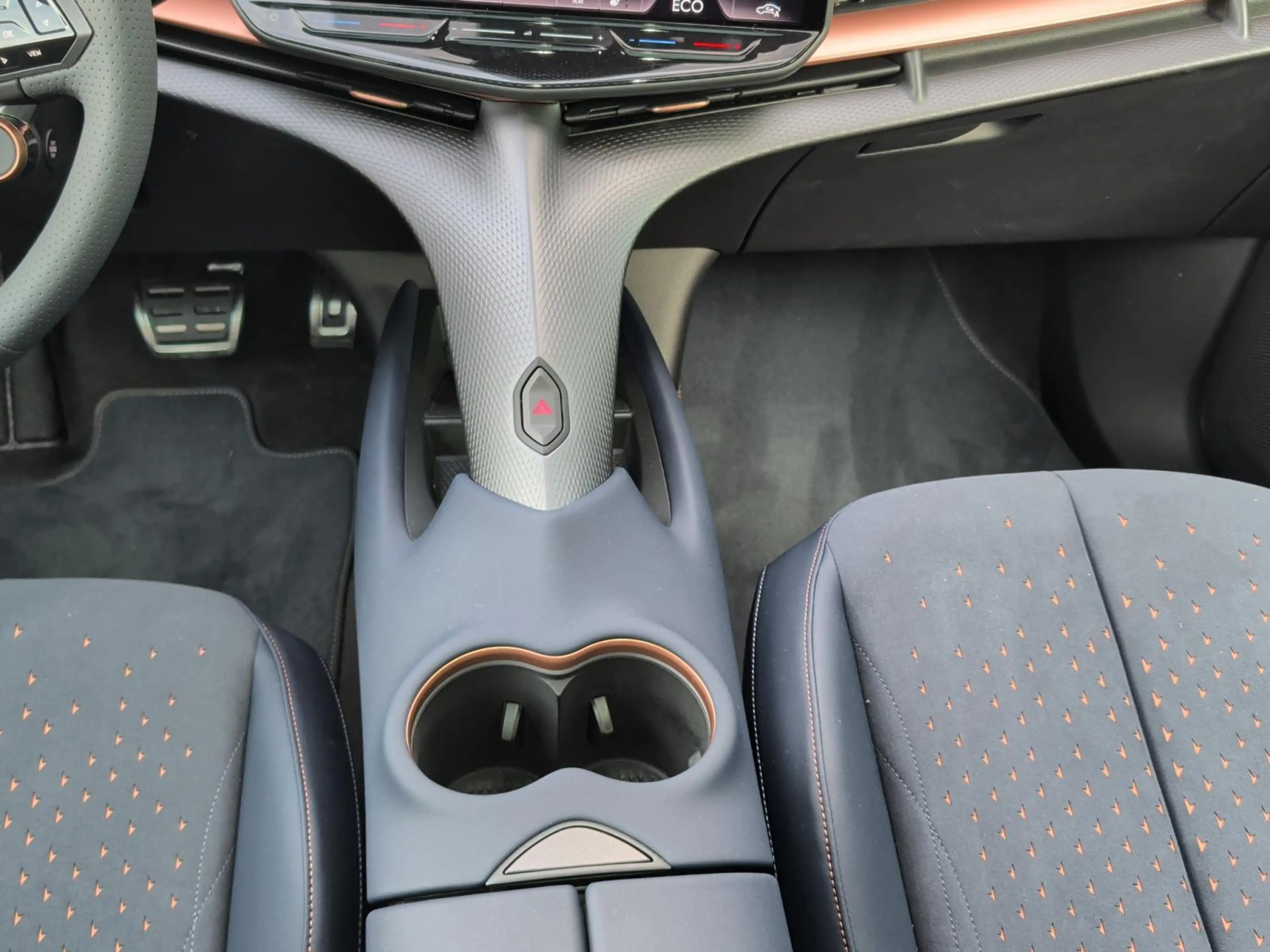 CUPRA Tavascan VZ — photo 11