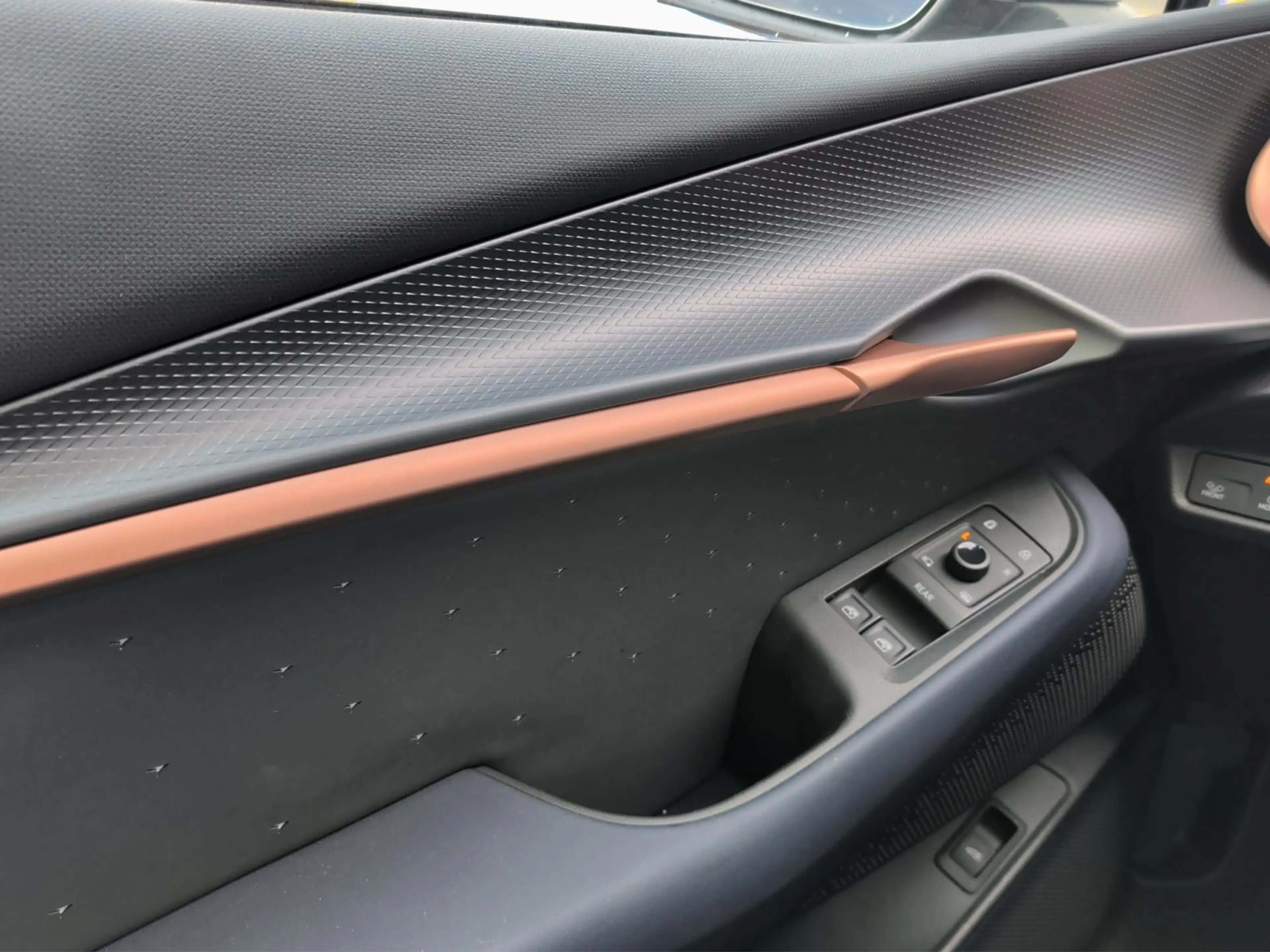 CUPRA Tavascan VZ — photo 13