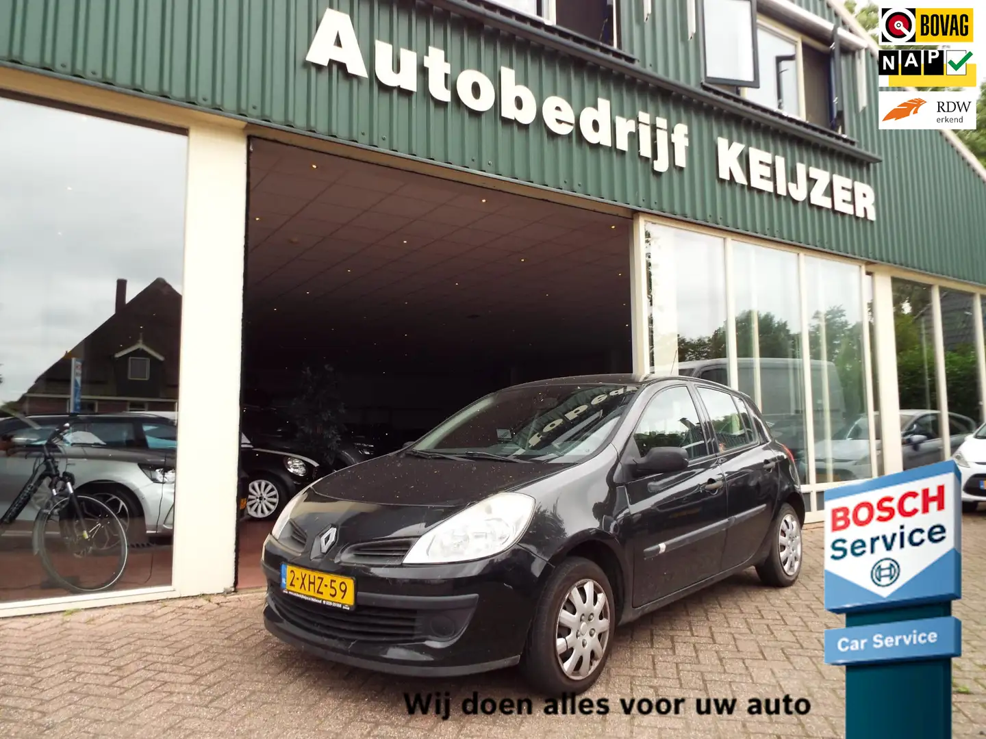 Renault Clio 1.2-16V Authentique 5 DRS Zwart - 1