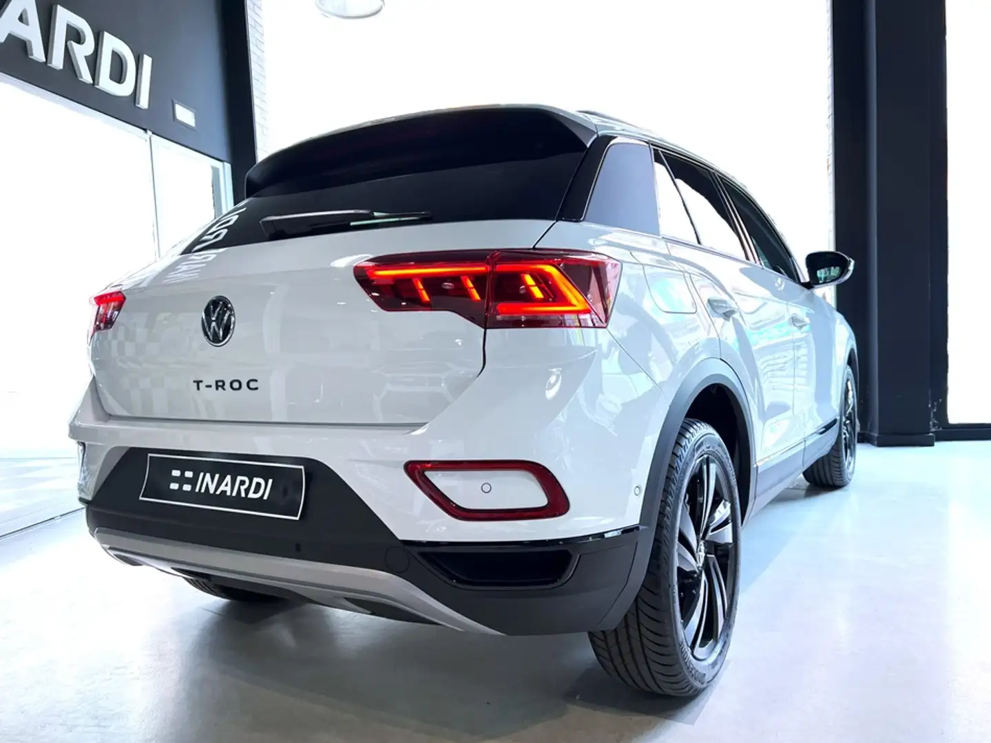 Volkswagen T-Roc 1.0 TSI Más Dark 85kW Blanco - 2