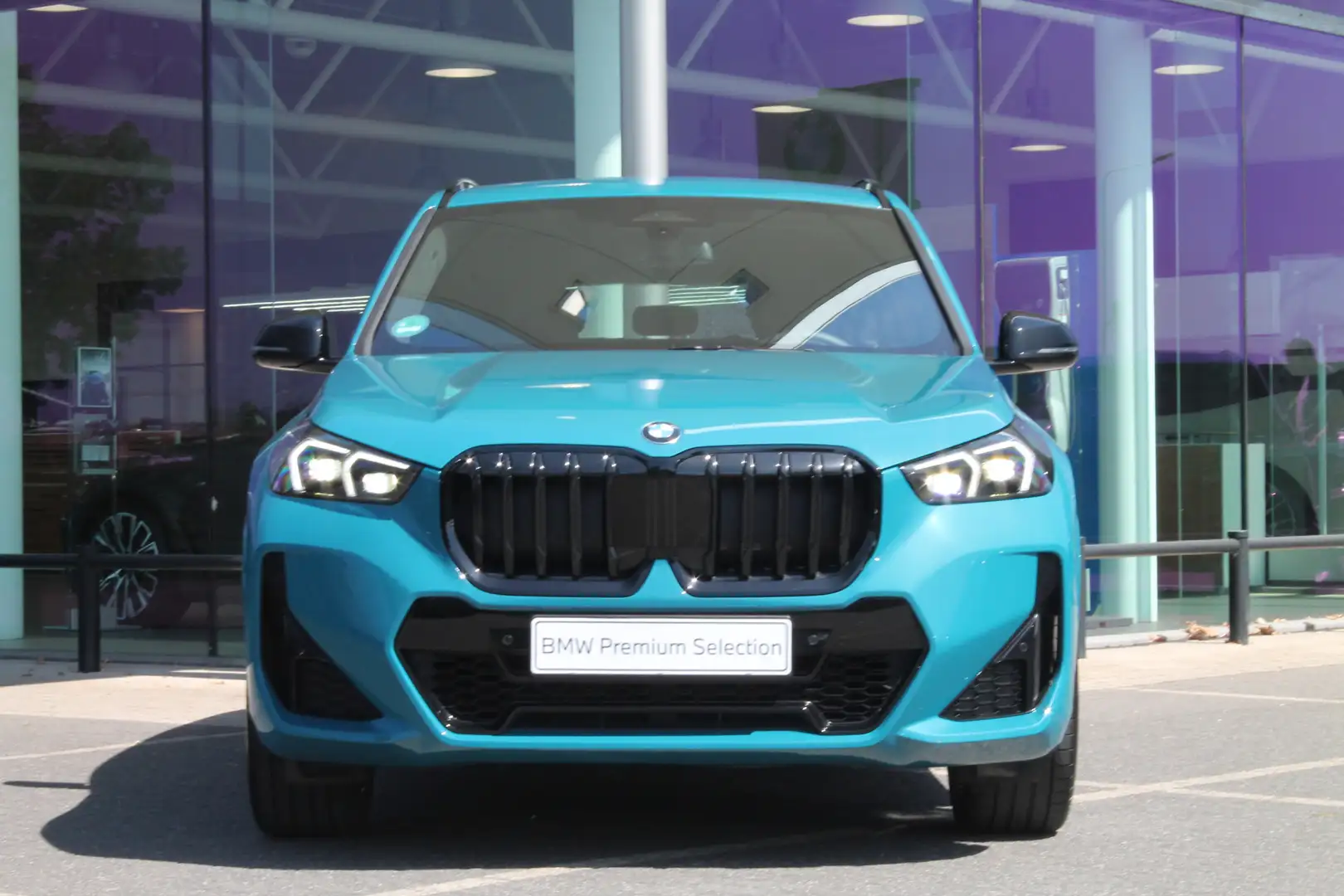 BMW X1 sDrive18i M Sport Automaat / Trekhaak / Sportstoel Blauw - 2
