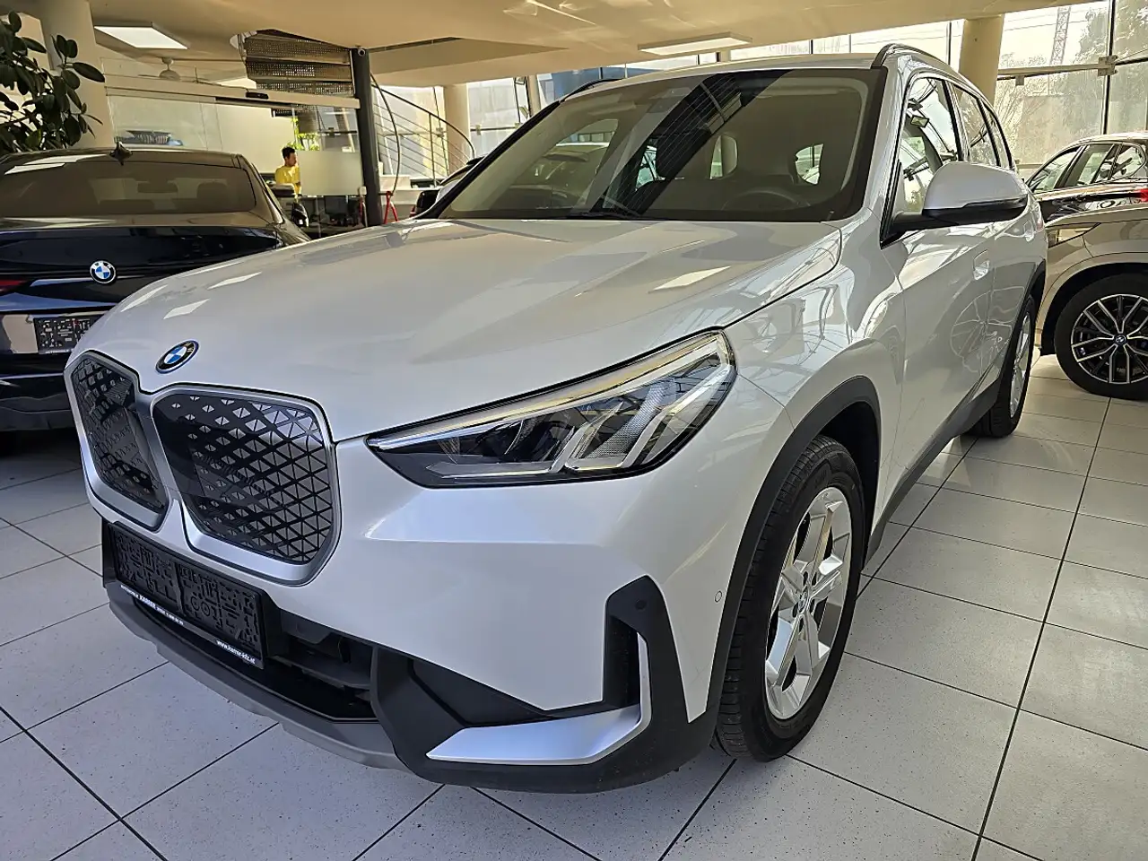 BMW iX1
