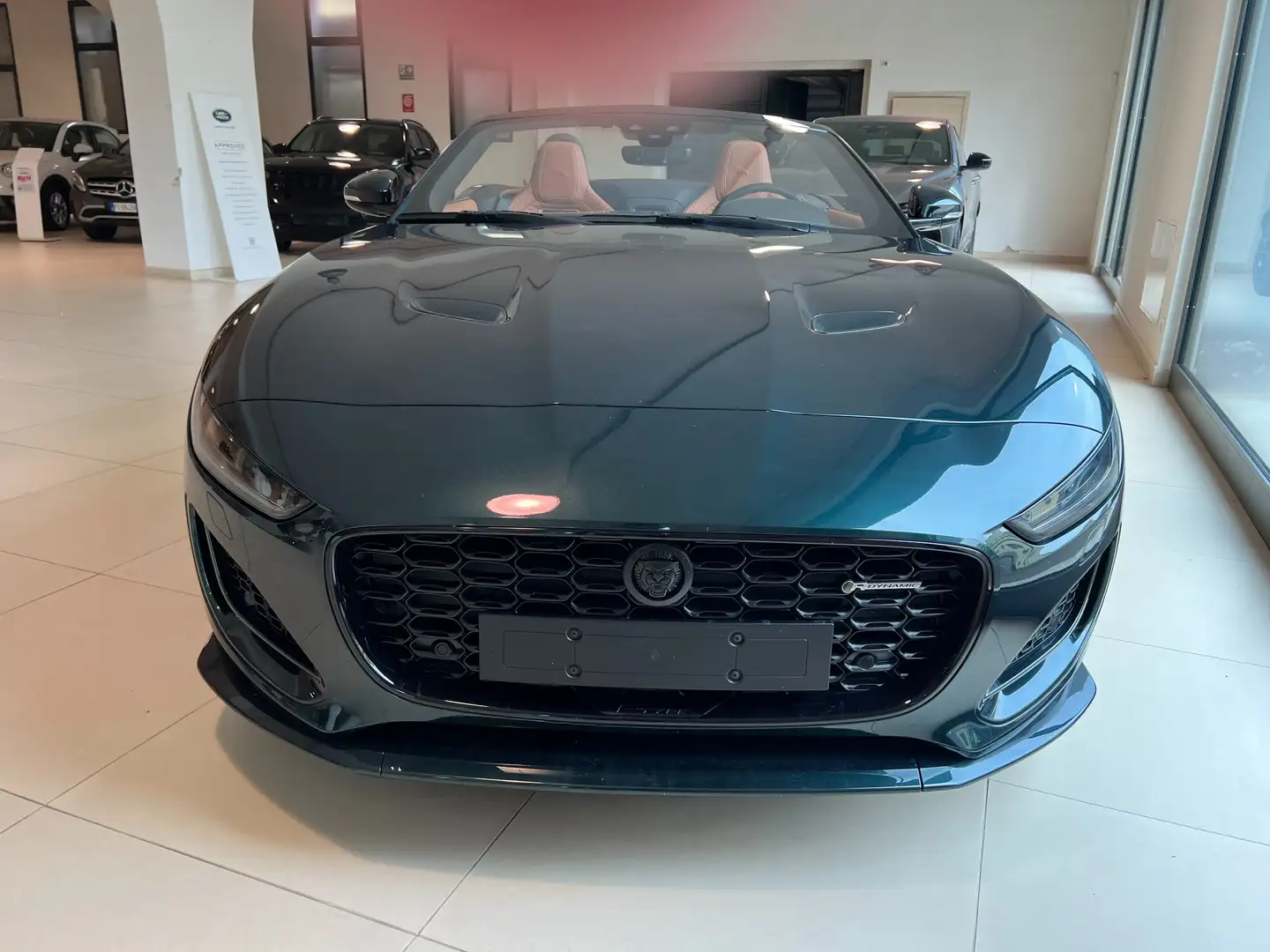 Jaguar F-Type Cabrio 2.0 i4 R-Dynamic rwd 300cv auto Vert - 2