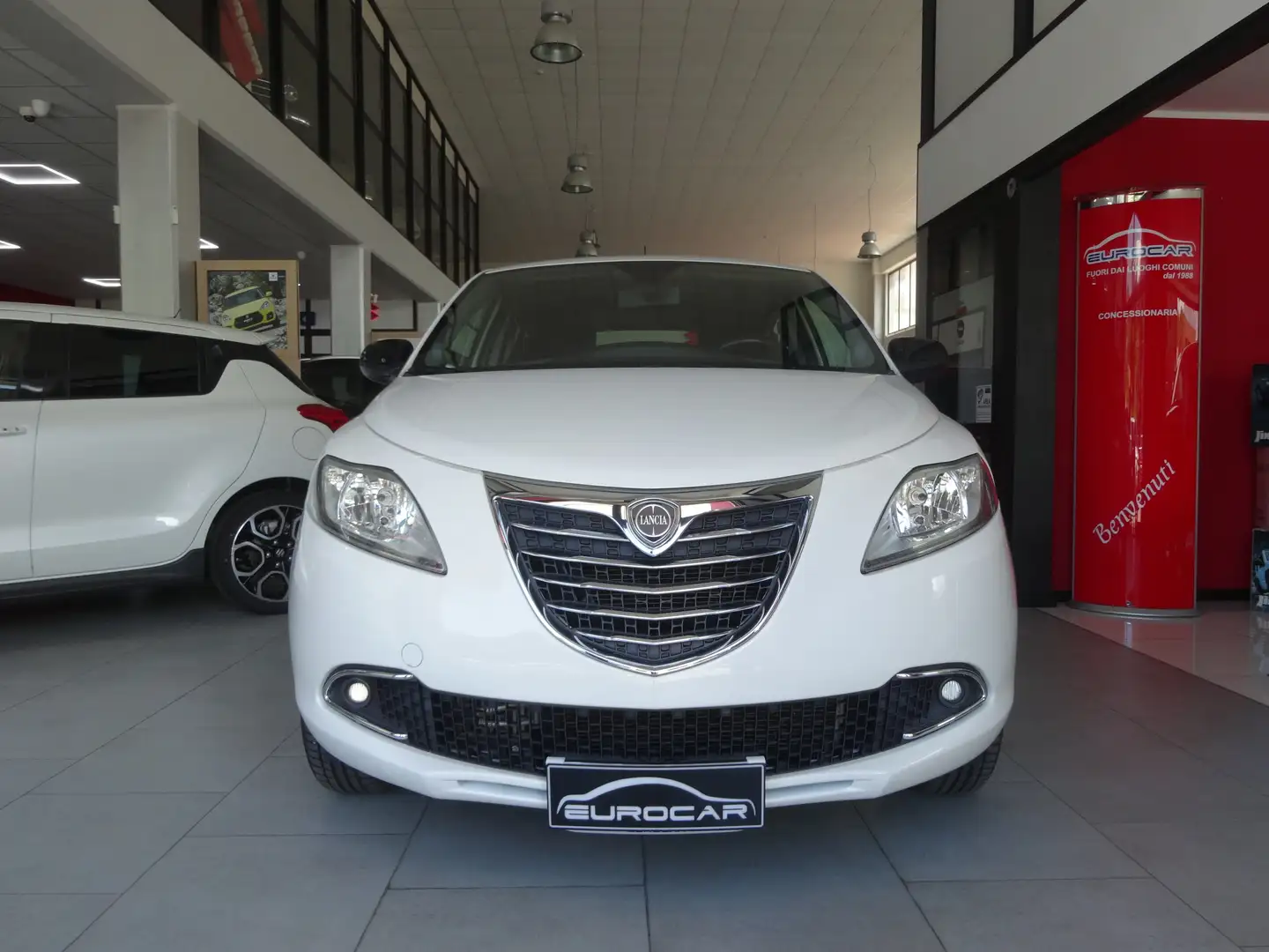 Lancia Ypsilon 0.9 t.air Gold ecochic metano 80cv E5+ Blanc - 1