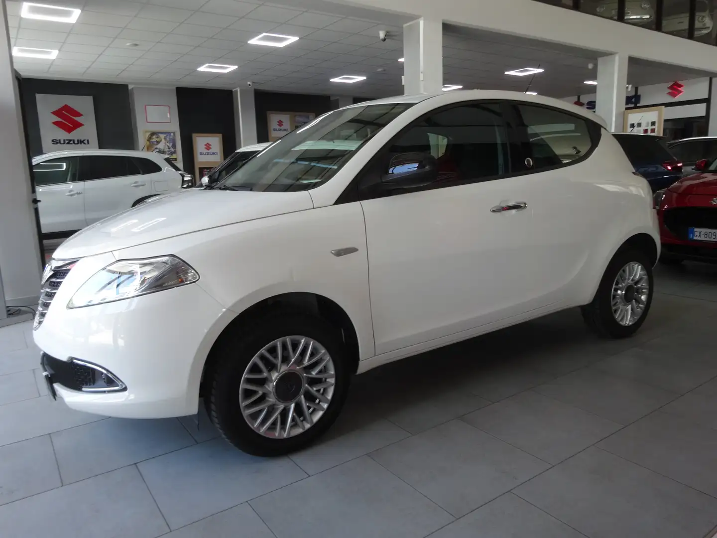 Lancia Ypsilon 0.9 t.air Gold ecochic metano 80cv E5+ Blanc - 2