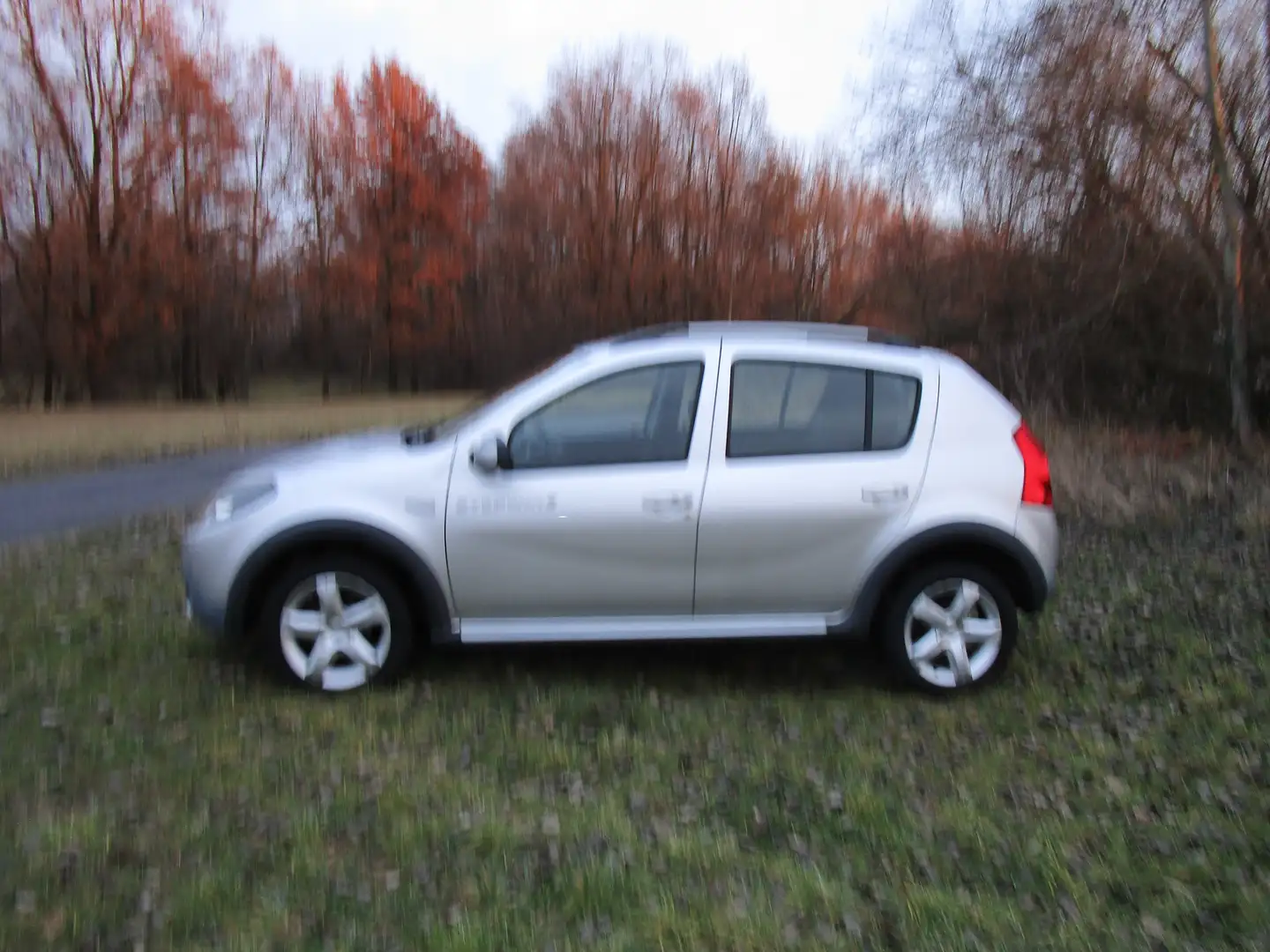 Dacia Sandero Stepway*1,6*Euro 5*1. Hand* Grau - 2