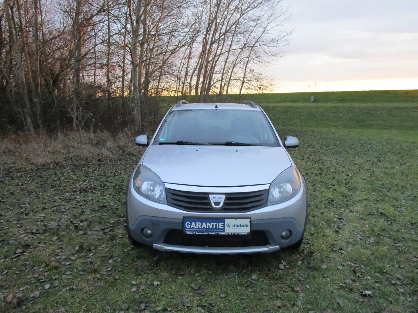 Dacia Sandero Stepway*1,6*Euro 5*1. Hand* Grau - 1