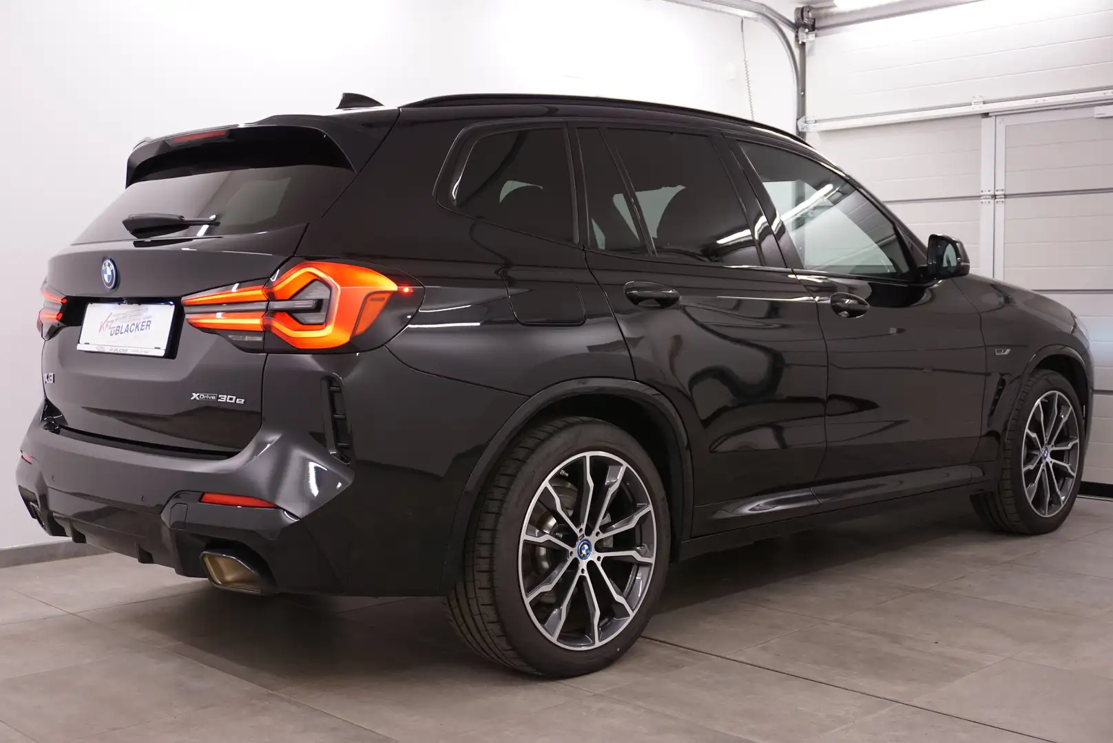 BMW X3 xDrive 30 e M Sport Schwarz - 2