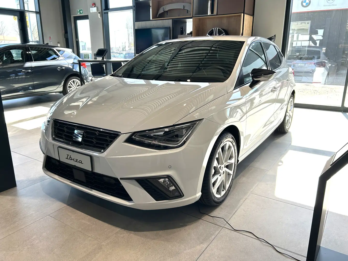 SEAT Ibiza 1.0 EcoTSI 115 CV 5 porte FR FR Tech Pack Nuova Bianco - 1