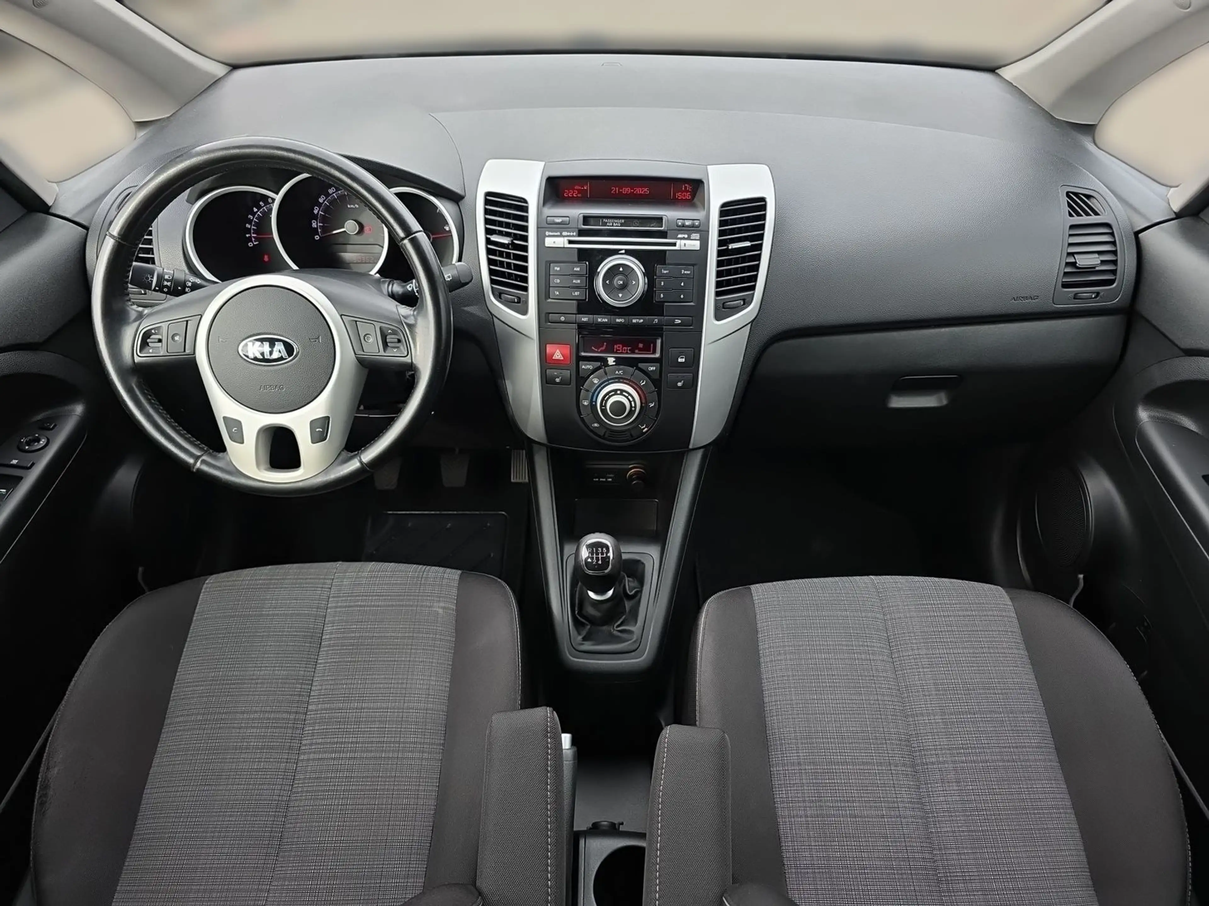 Kia Venga 1.4 Attract Sitzheizung PDC — photo 12