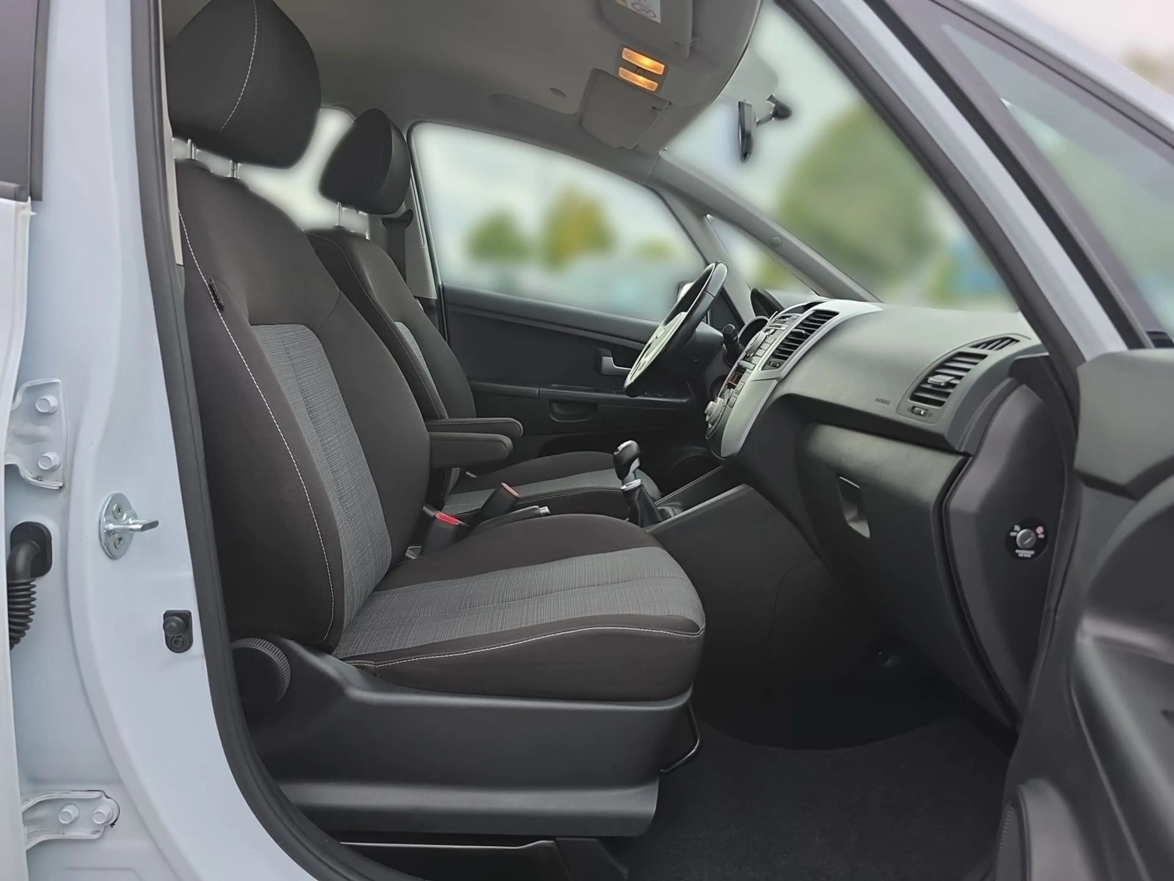 Kia Venga 1.4 Attract Sitzheizung PDC — photo 15