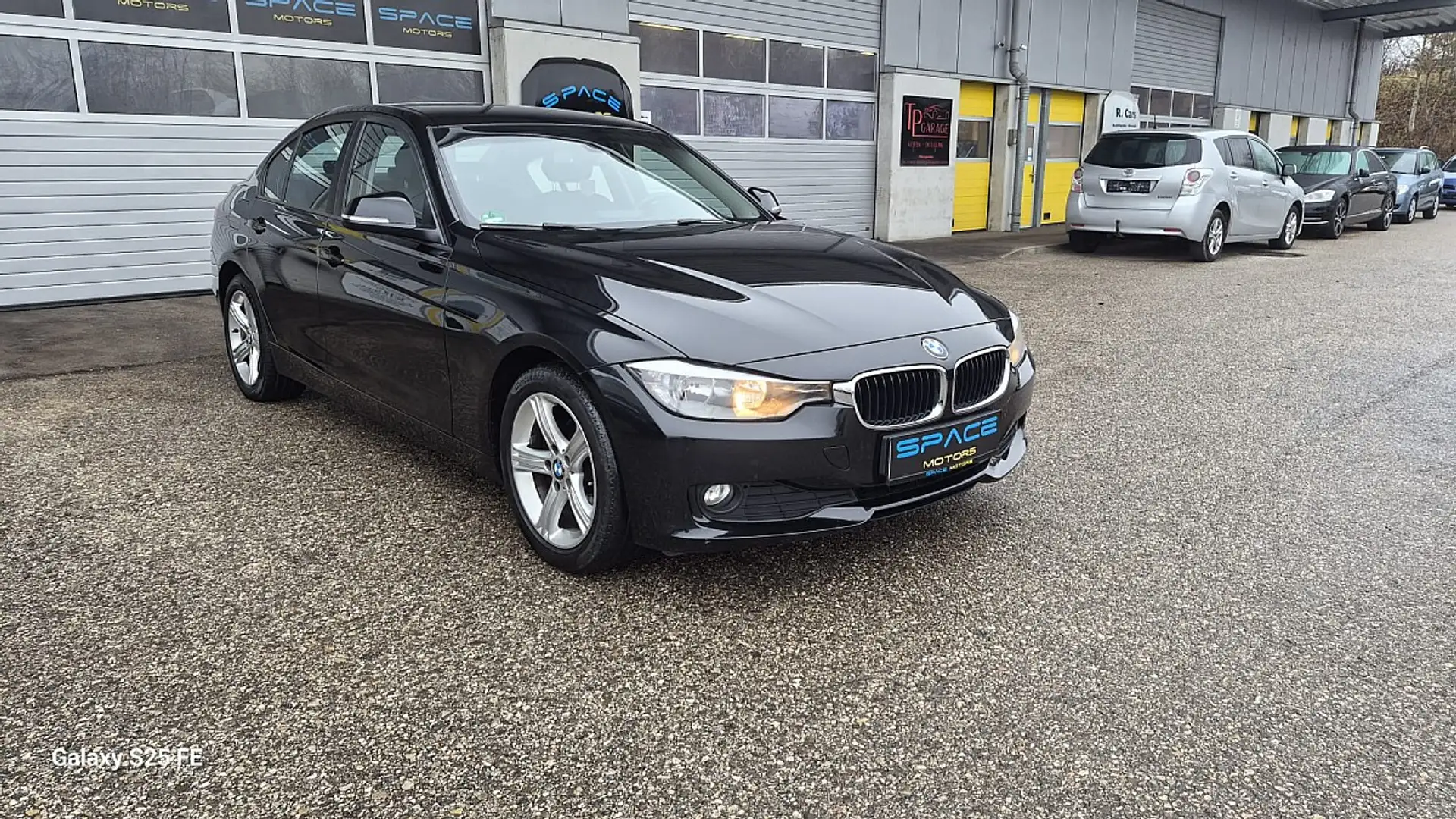 BMW 318 d Schwarz - 1