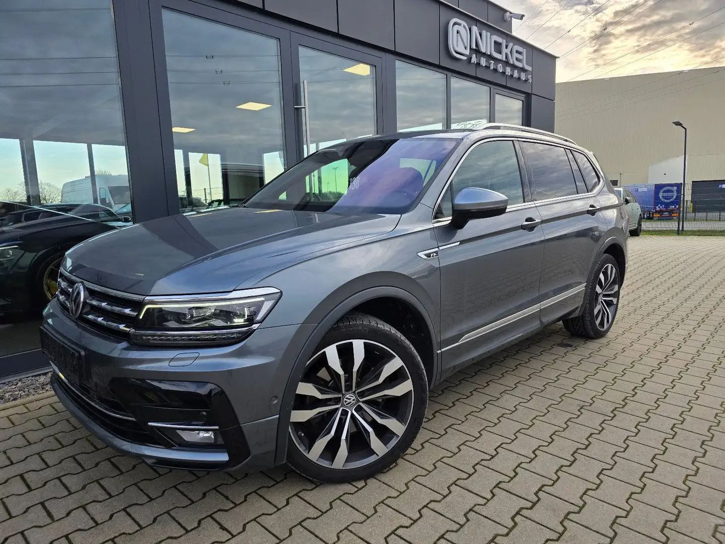 Volkswagen Tiguan Allspace Tiguan Allsp. R Line 4M*7-Sitze*Ahk*360°*VC*HuD* Gris - 1