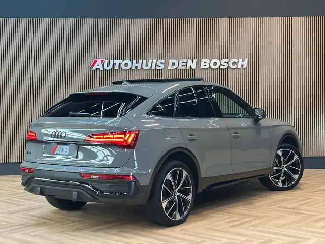 Audi Q5 view 2