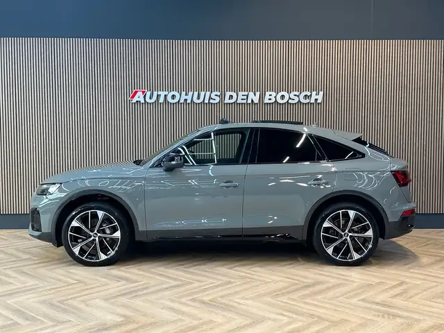 Audi Q5 view 3