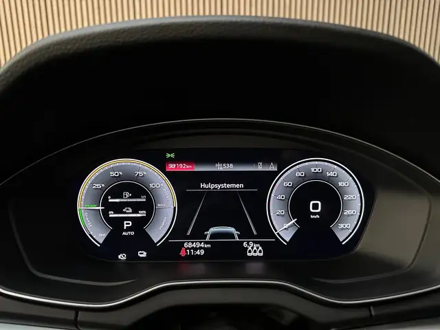Audi Q5 view 12