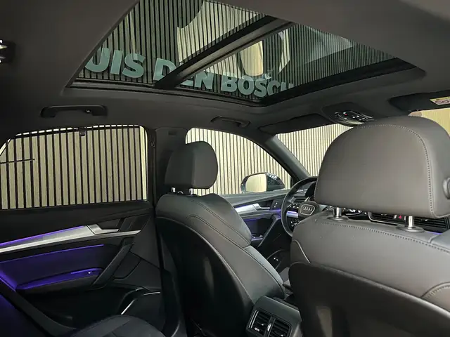 Audi Q5 view 9