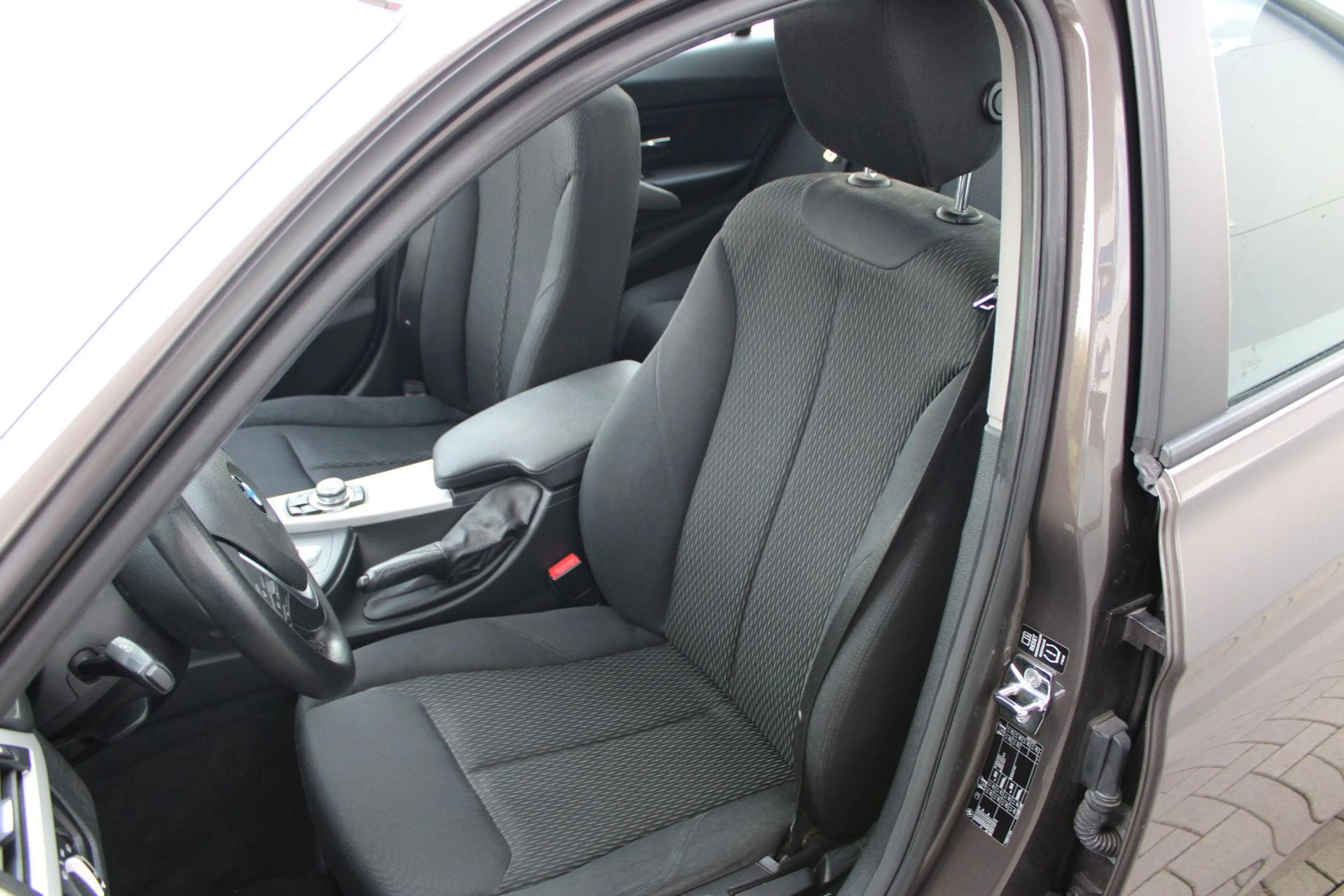 BMW 318 d Modern Line!AUTOMATIK!Navi,Schiebed,Sitzh,, — photo 11