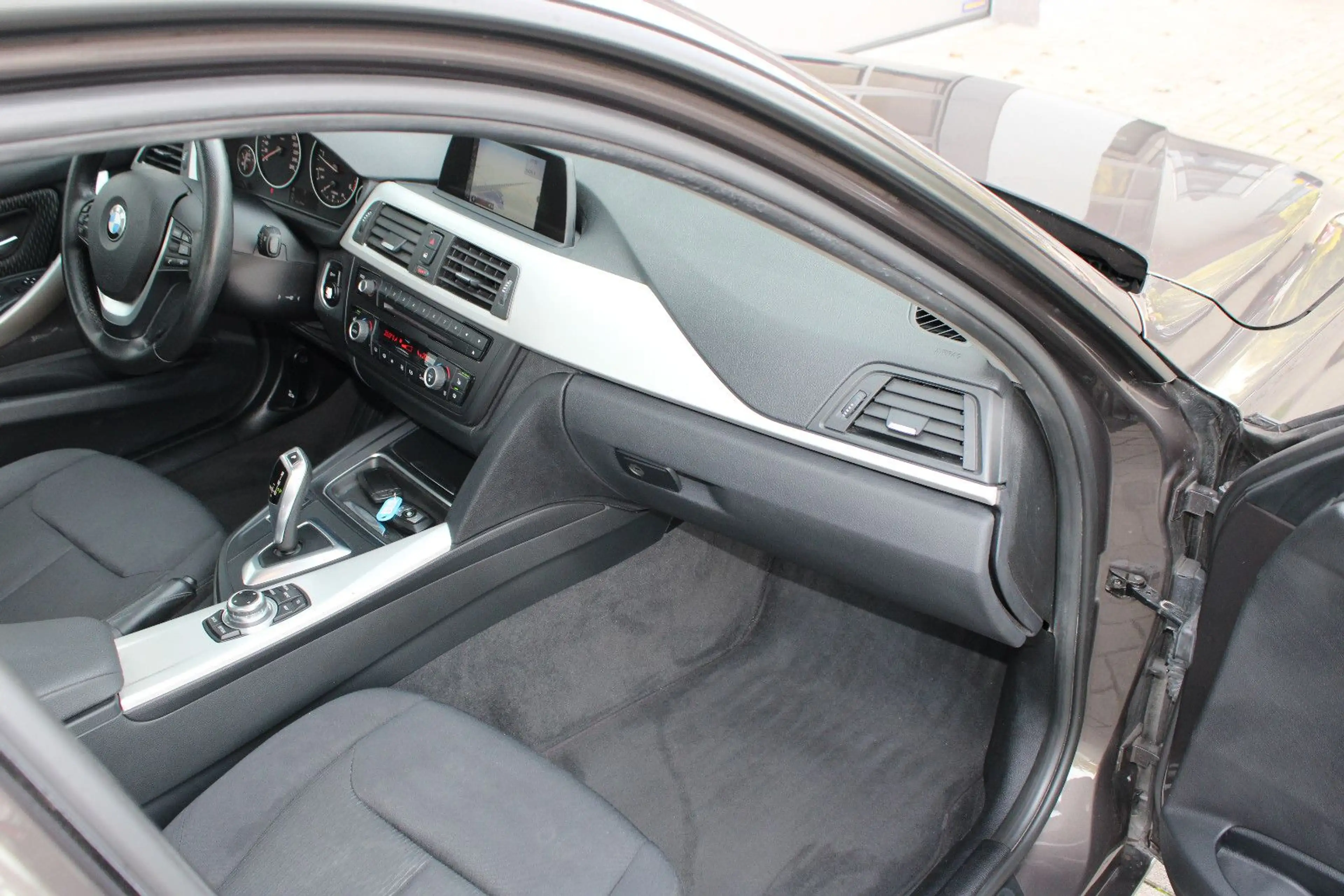 BMW 318 d Modern Line!AUTOMATIK!Navi,Schiebed,Sitzh,, — photo 15