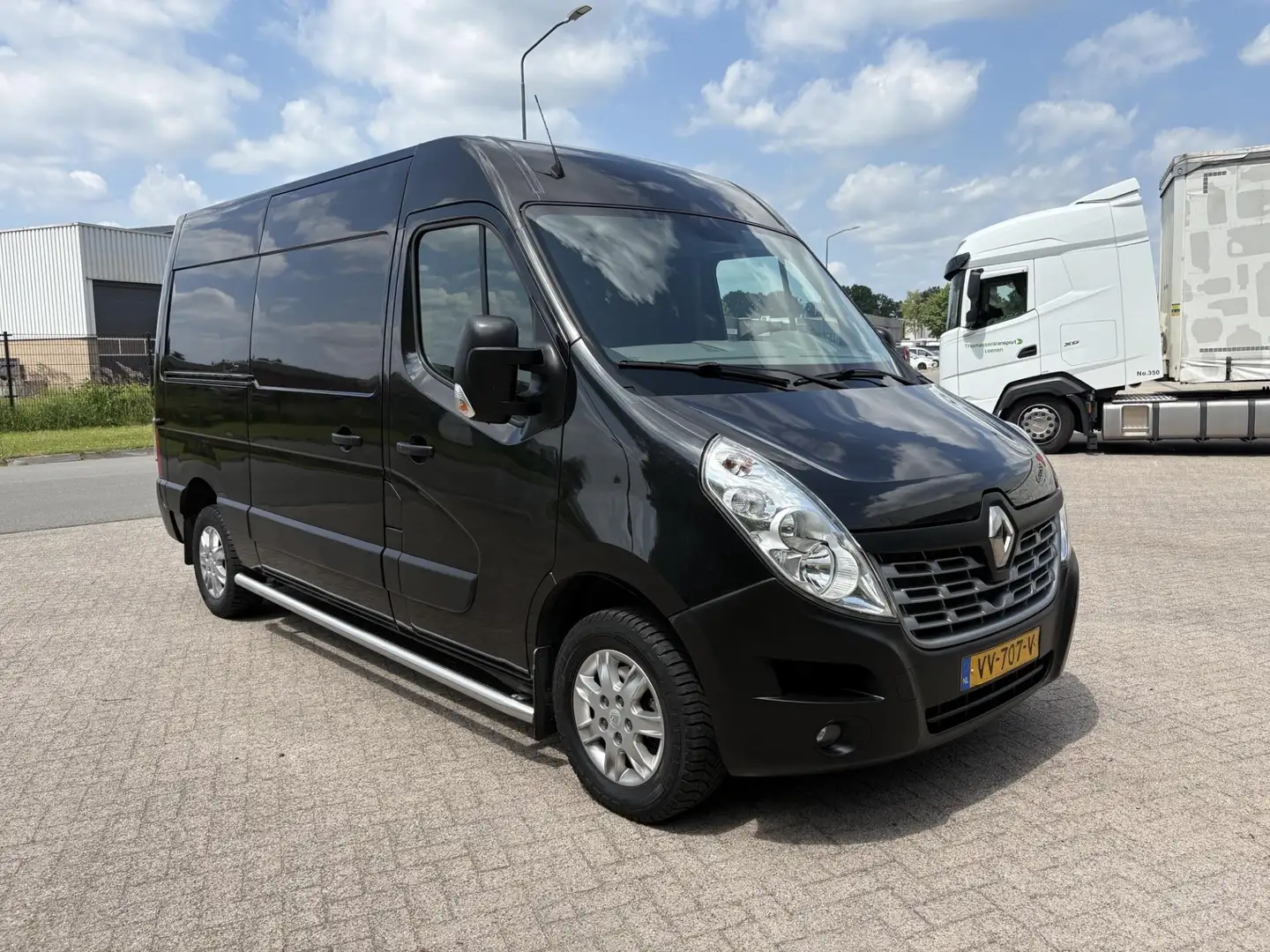 Renault Master T35 2.3 dCi L2H3 Zwart - 2