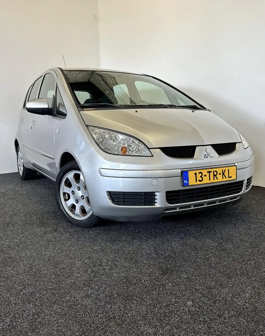Mitsubishi Colt 1.3 16v Inform - 1