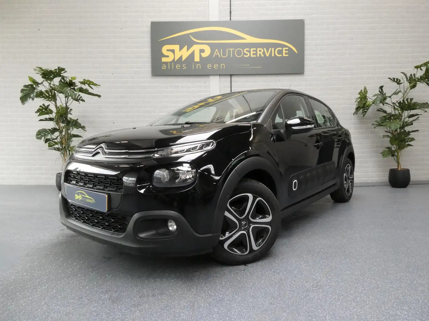 Citroen C3 1.2 PureTech S&S Shine | Navi | Cam | Alu Zwart - 1