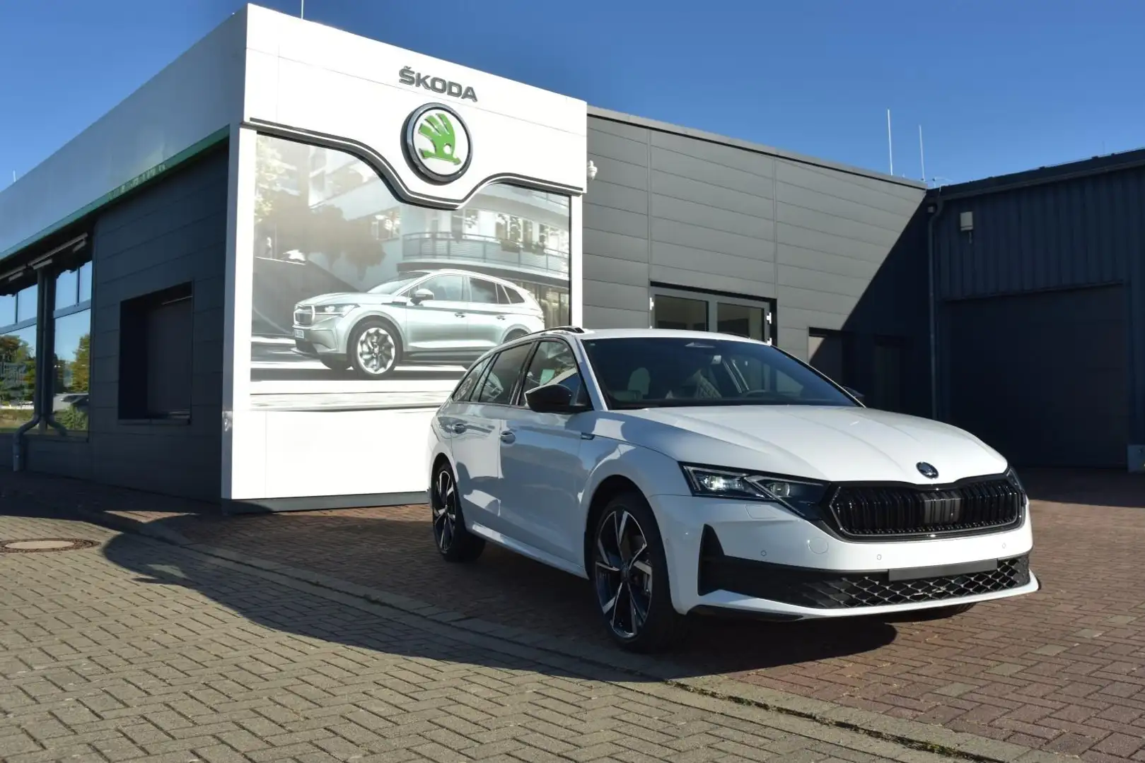 Skoda Octavia 2.0 TSI 4X4 Sportline*Matrix*Pano*Sthz.* Weiß - 1