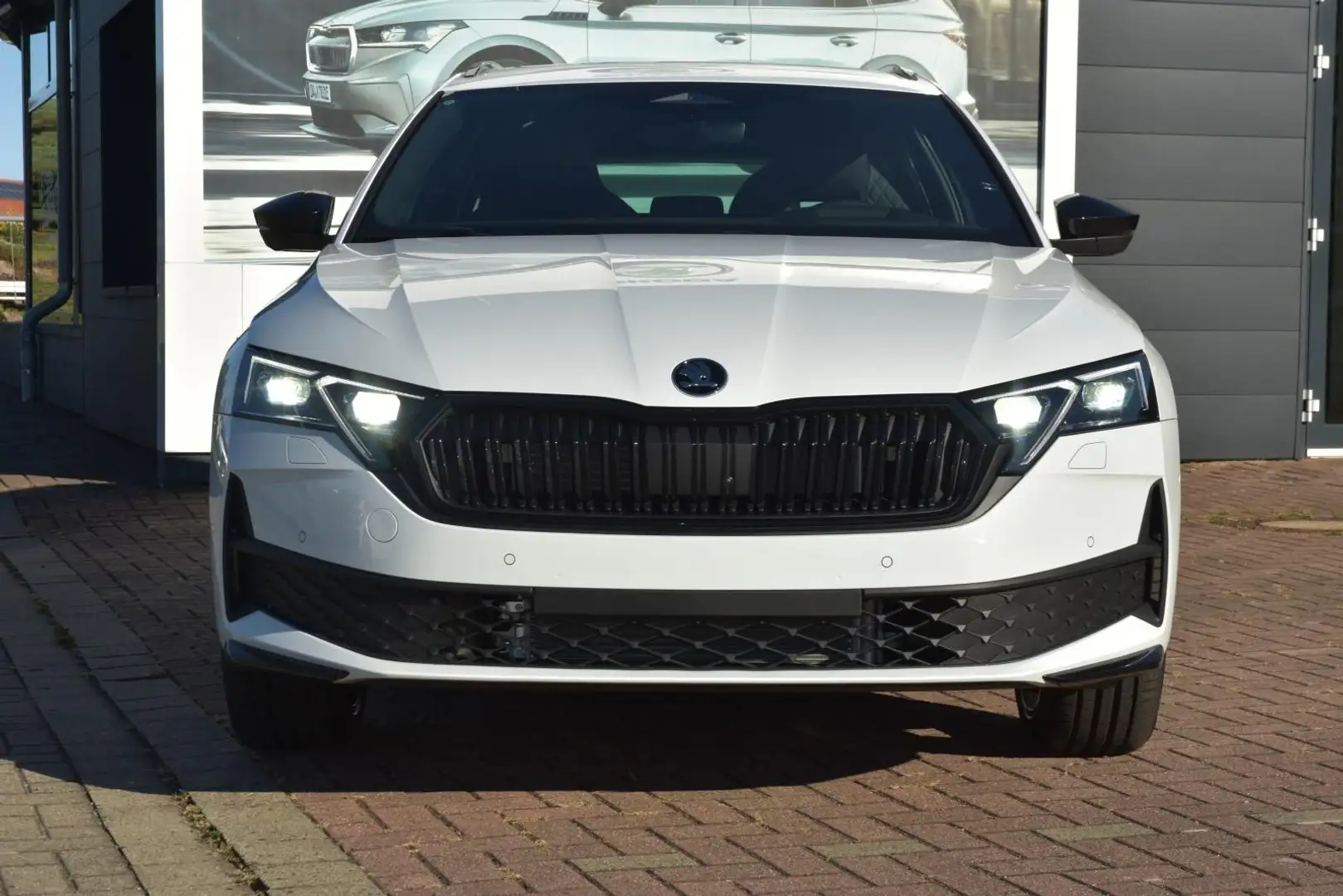 Skoda Octavia 2.0 TSI 4X4 Sportline*Matrix*Pano*Sthz.* Weiß - 2
