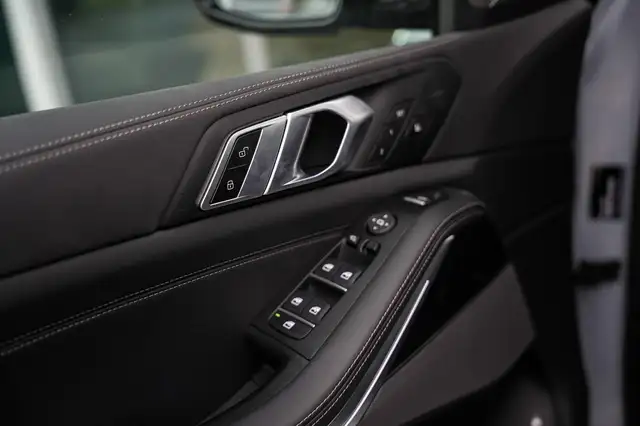 BMW X5 view 3