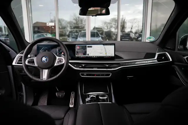 BMW X5 view 2