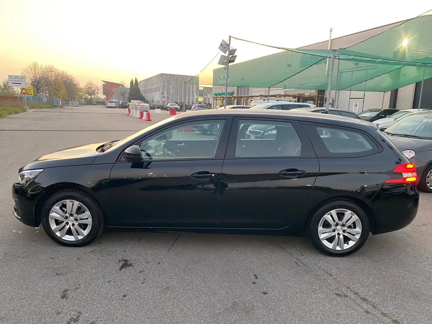 Peugeot 308 BlueHDi 130 S&S EAT8 SW Business Nero - 2