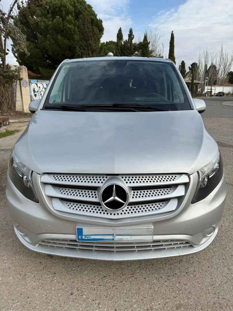 Mercedes-Benz Vito Mercedes Vito Tourer 111 CDI Larga 2017 Plateado - 1