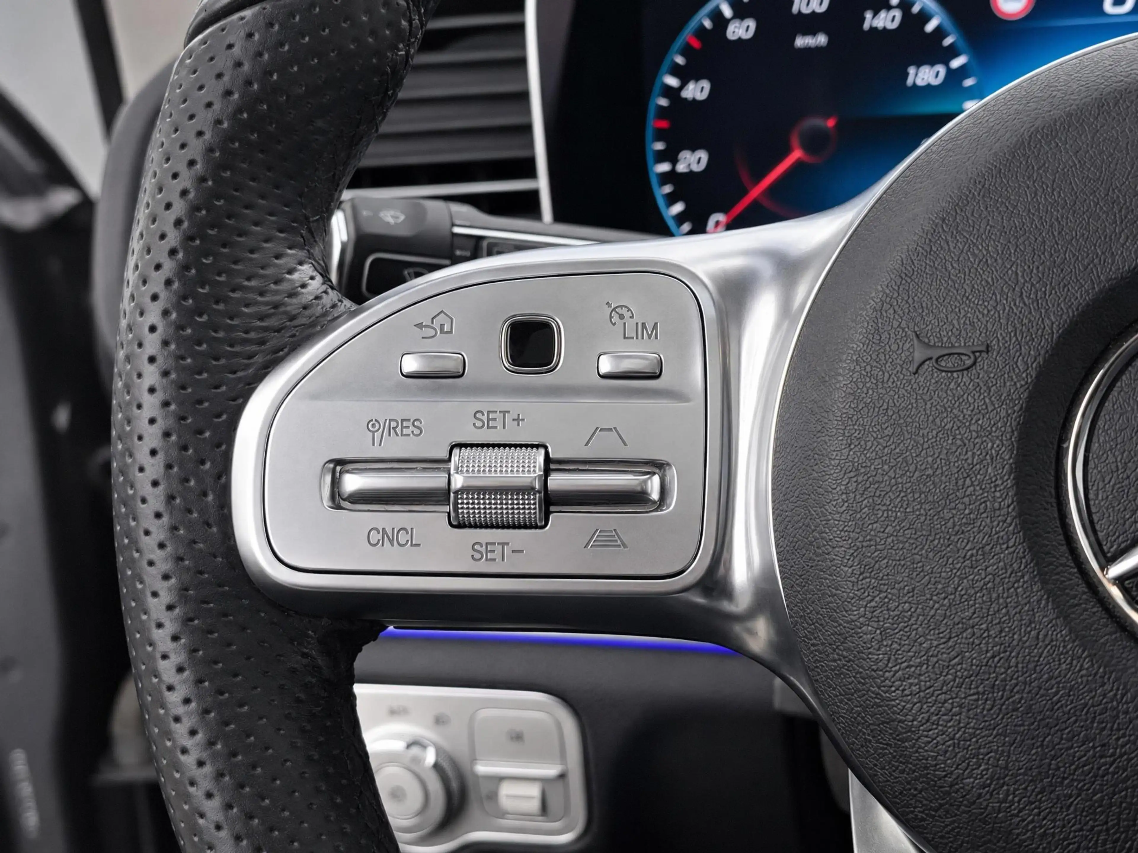 Mercedes-Benz GLE 450 4MATIC Premium Plus — photo 11