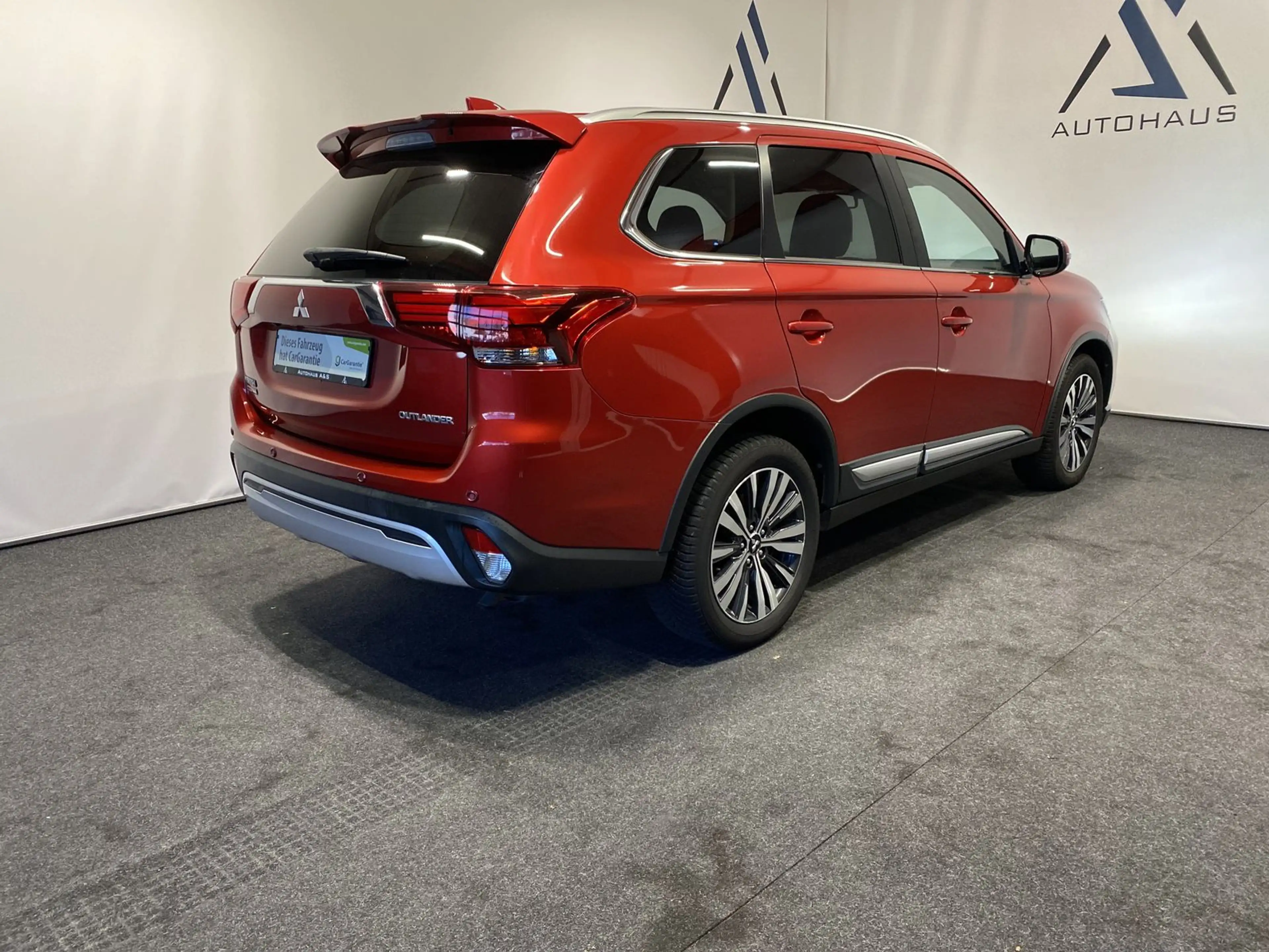 Mitsubishi Outlander Plus Kamera SHZ CarPlay Keyless LED — photo 5