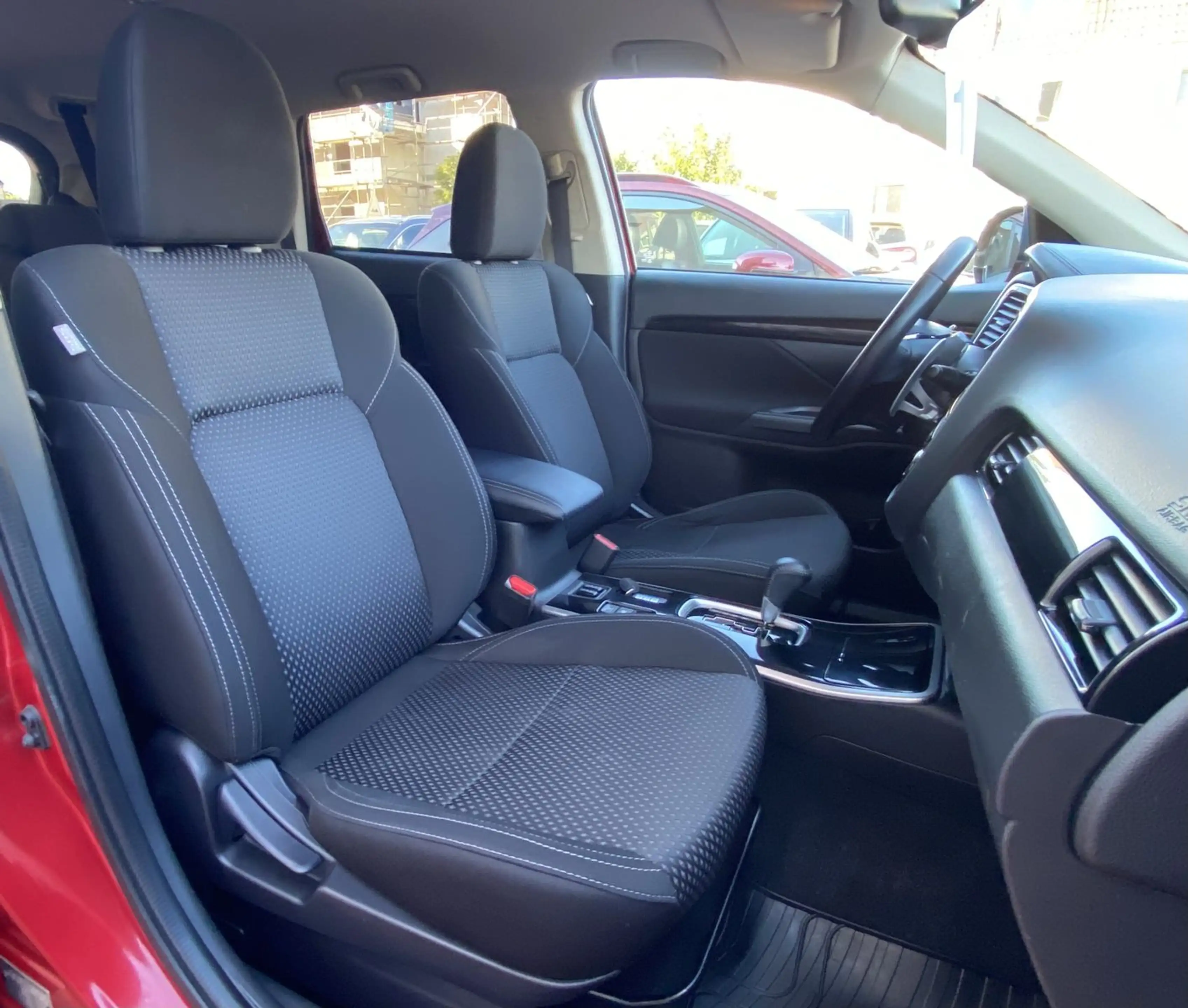 Mitsubishi Outlander Plus Kamera SHZ CarPlay Keyless LED — photo 13