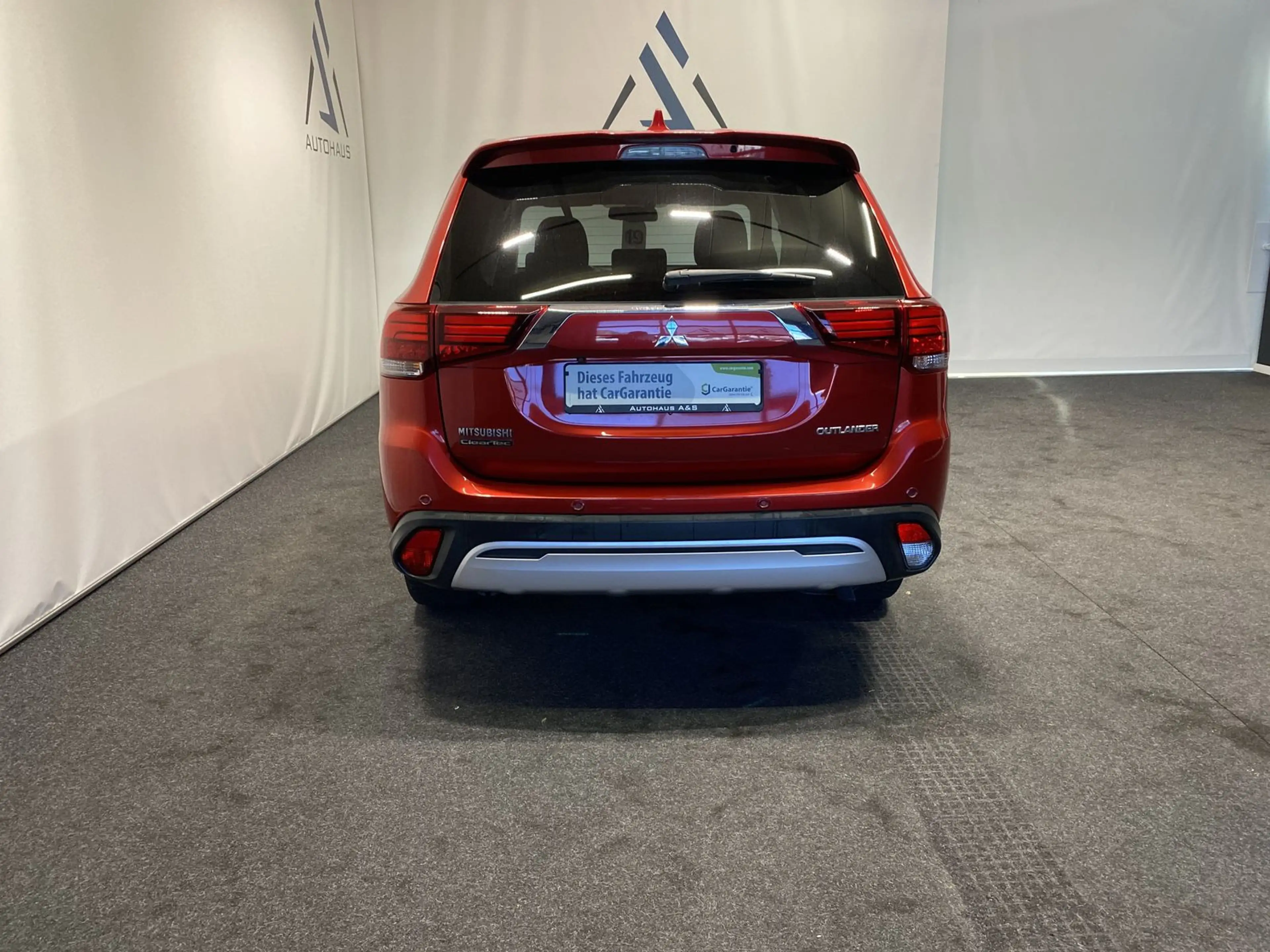 Mitsubishi Outlander Plus Kamera SHZ CarPlay Keyless LED — photo 8