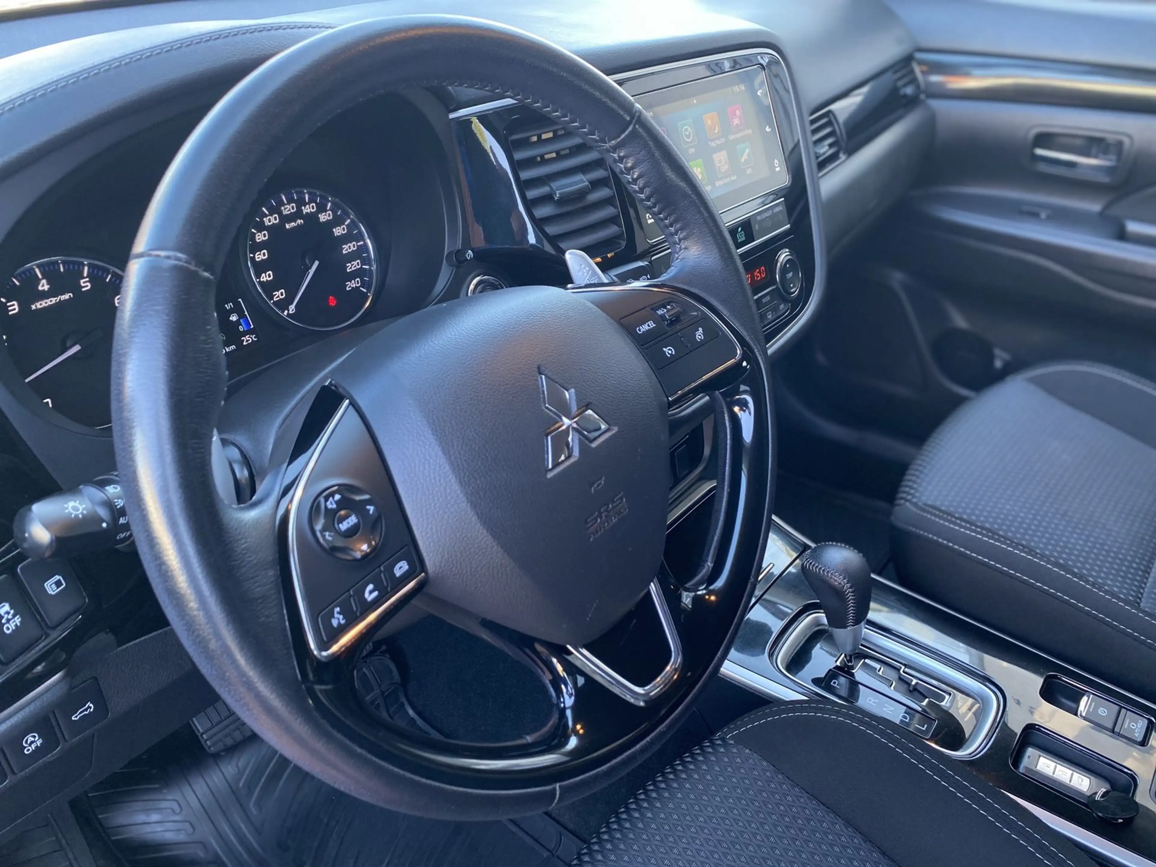 Mitsubishi Outlander Plus Kamera SHZ CarPlay Keyless LED — photo 12
