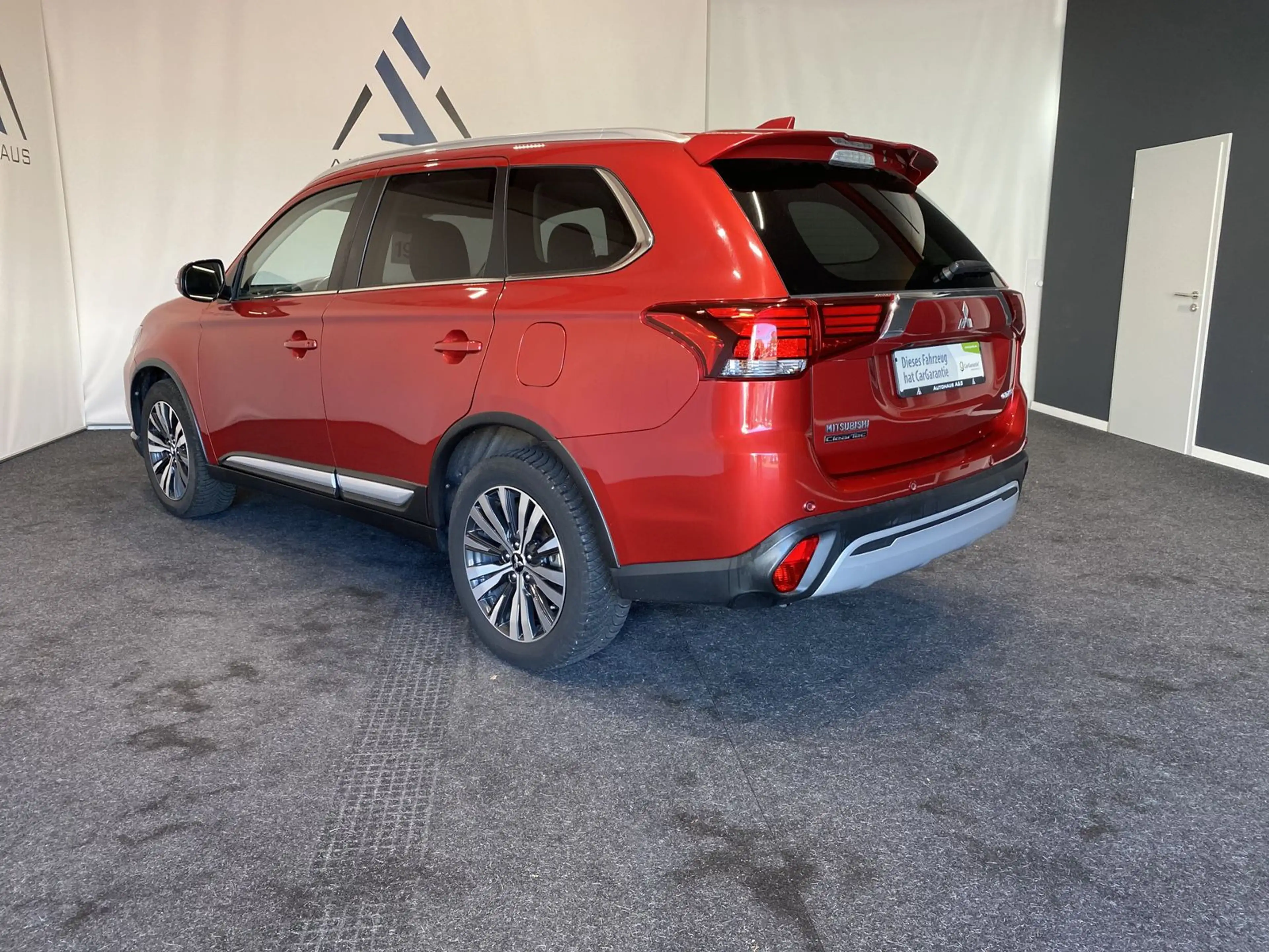 Mitsubishi Outlander Plus Kamera SHZ CarPlay Keyless LED — photo 7