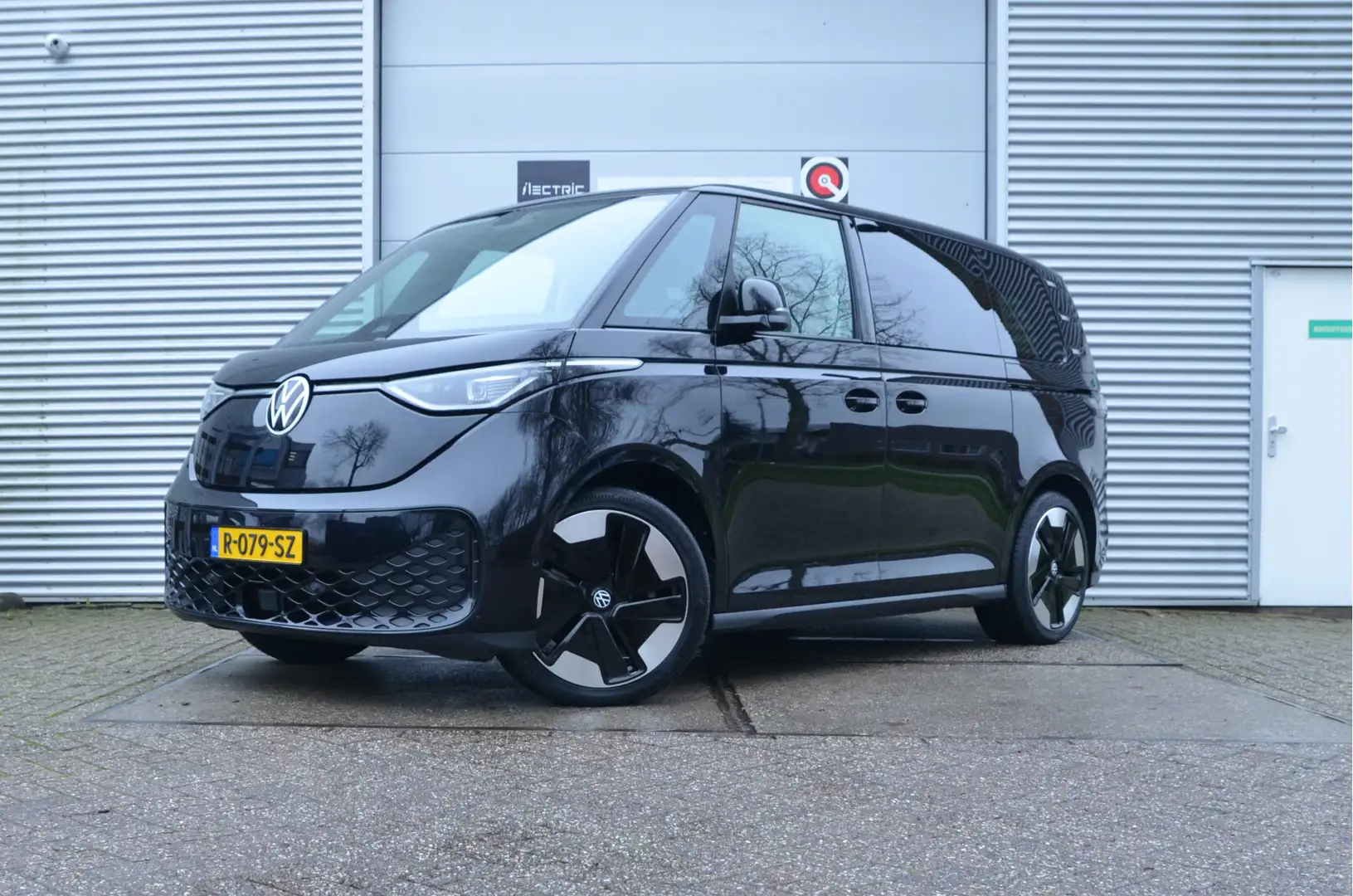 Volkswagen ID. Buzz Pro 8 Intro 77kWh Trekhaak, 21" Alu, 5-zits, elekt Zwart - 1