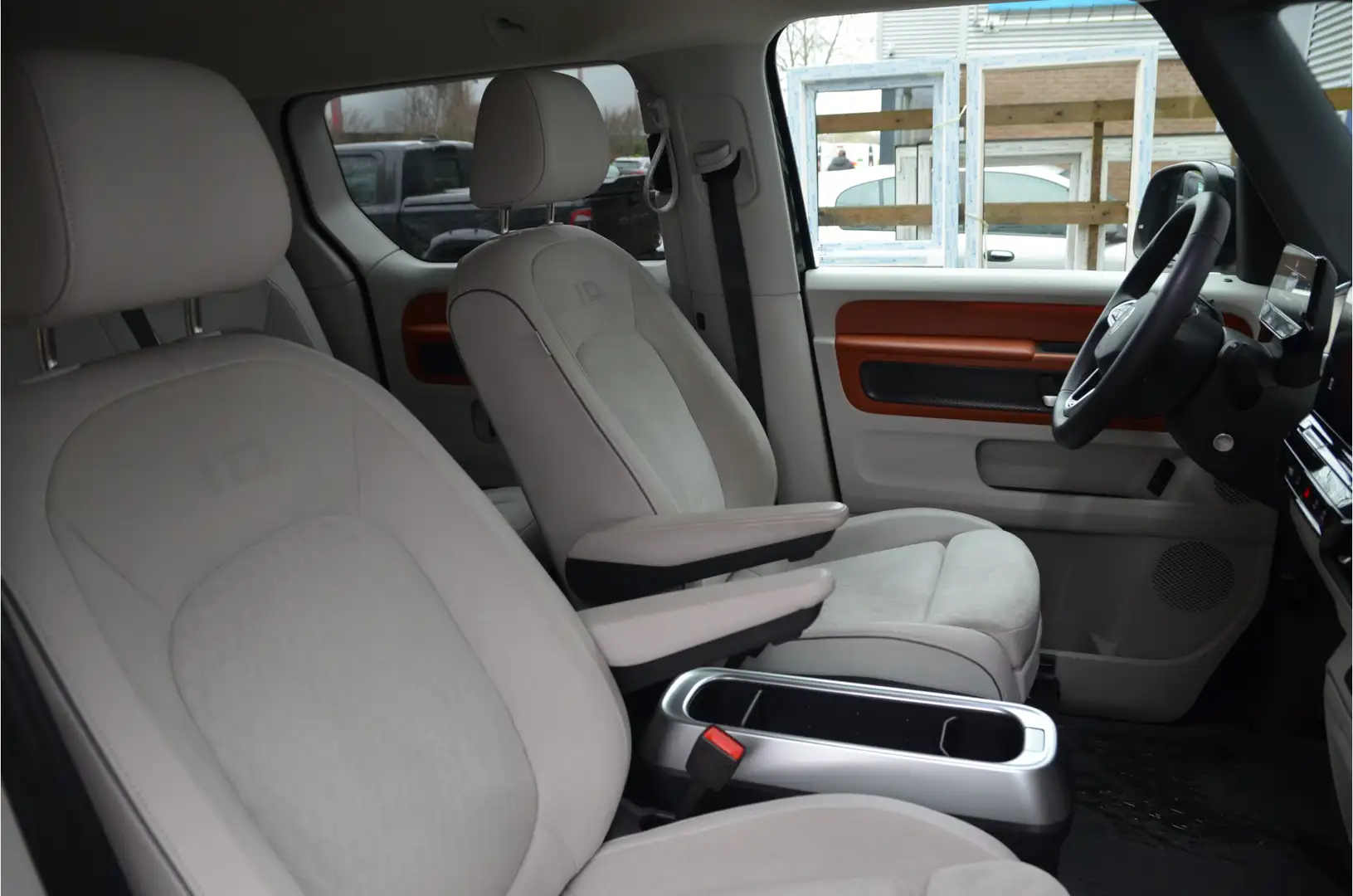 Volkswagen ID. Buzz Pro 8 Intro 77kWh Trekhaak, 21" Alu, 5-zits, elekt Zwart - 2