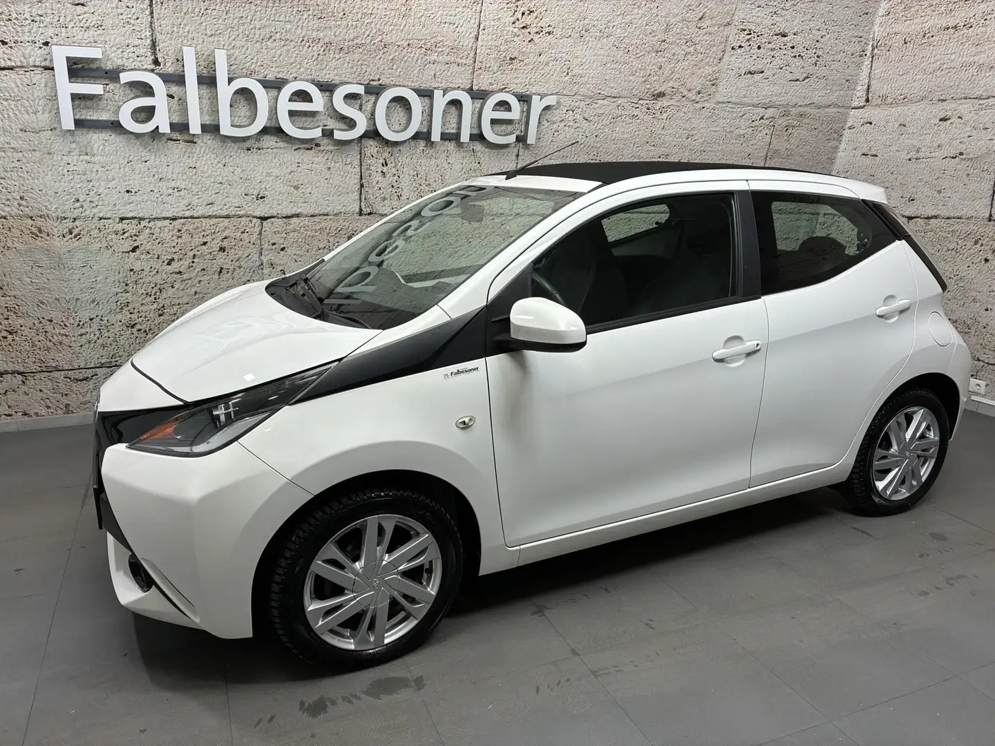 Toyota Aygo X 1,0 VVT-i x-wave + Faltdach Weiß - 1