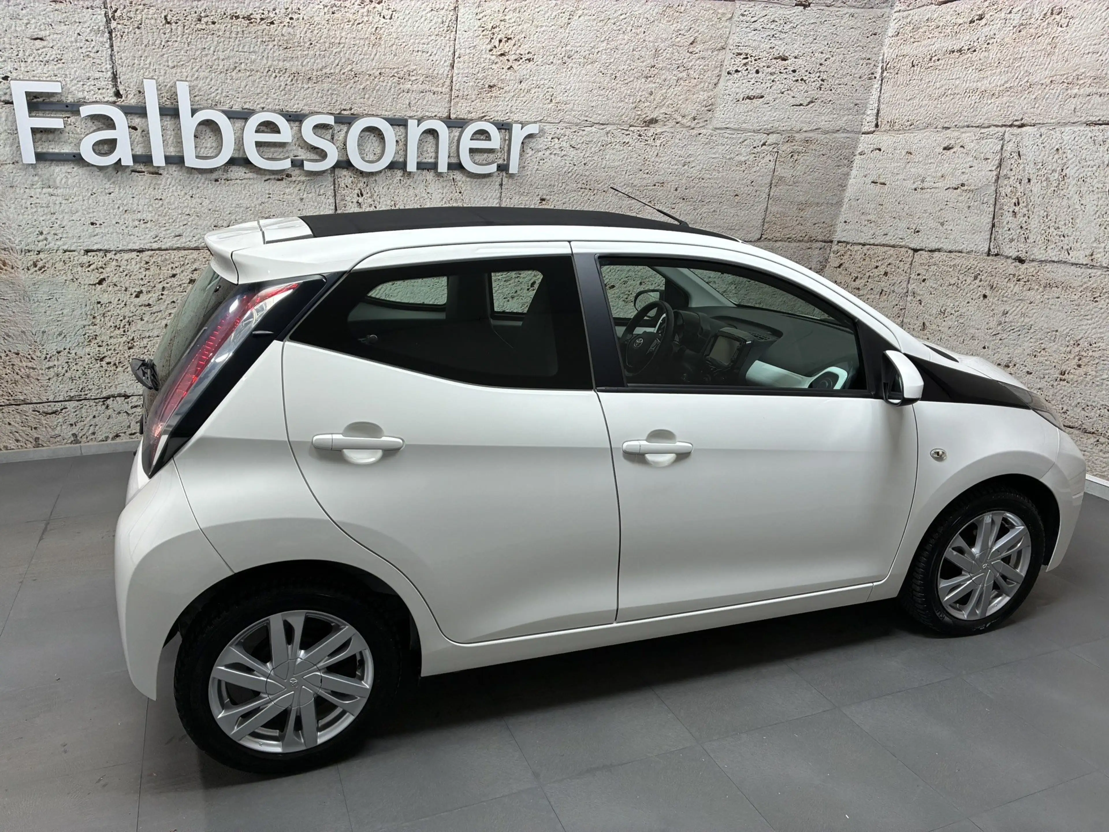 Toyota Aygo X 1,0 VVT-i x-wave + Faltdach — photo 4