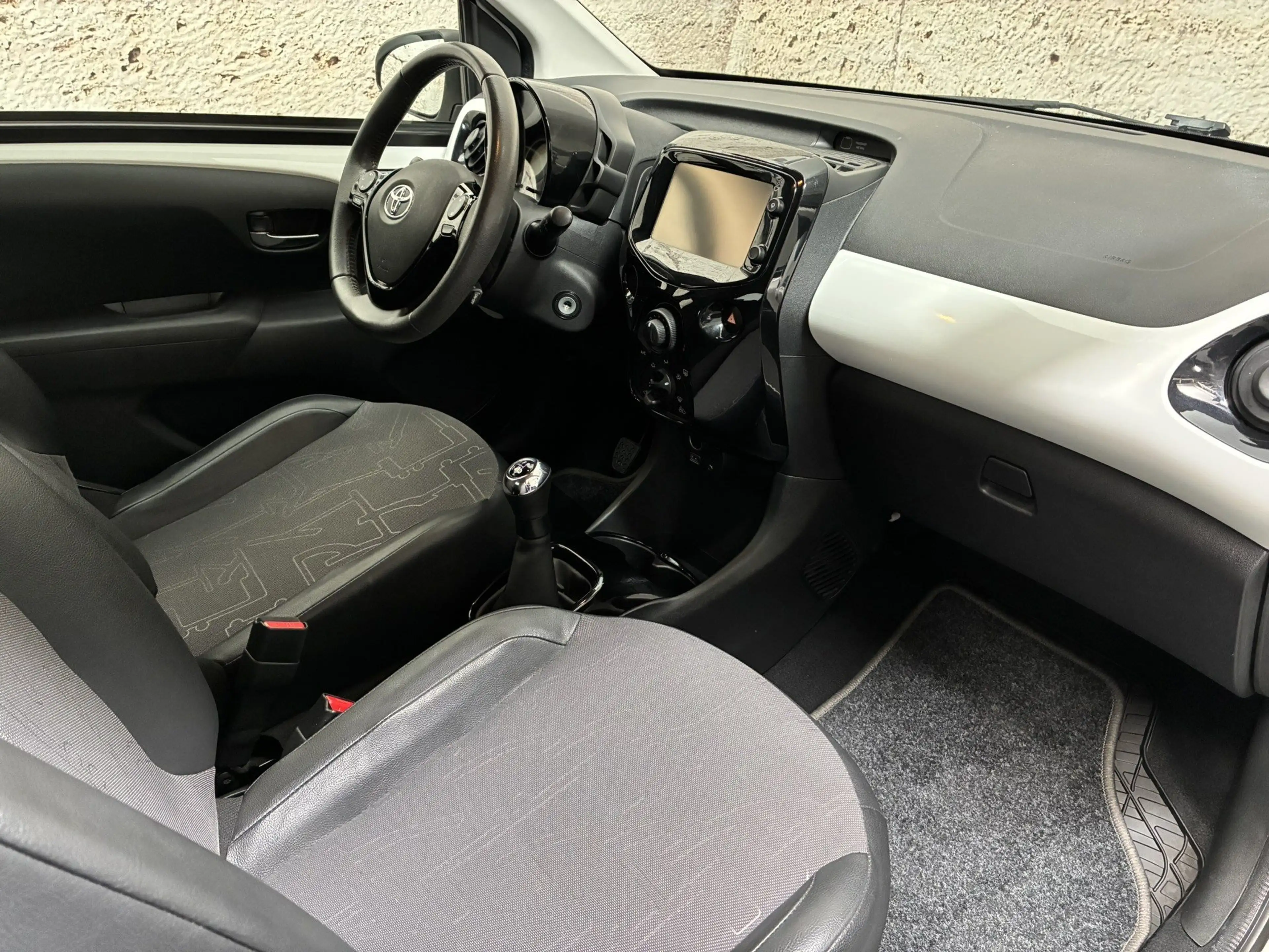 Toyota Aygo X 1,0 VVT-i x-wave + Faltdach — photo 10
