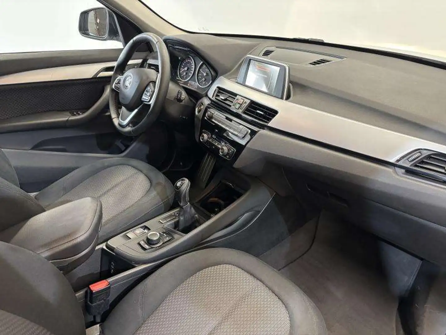 BMW X1 sDrive18i **GARANTIE 12 MOIS** siva - 2